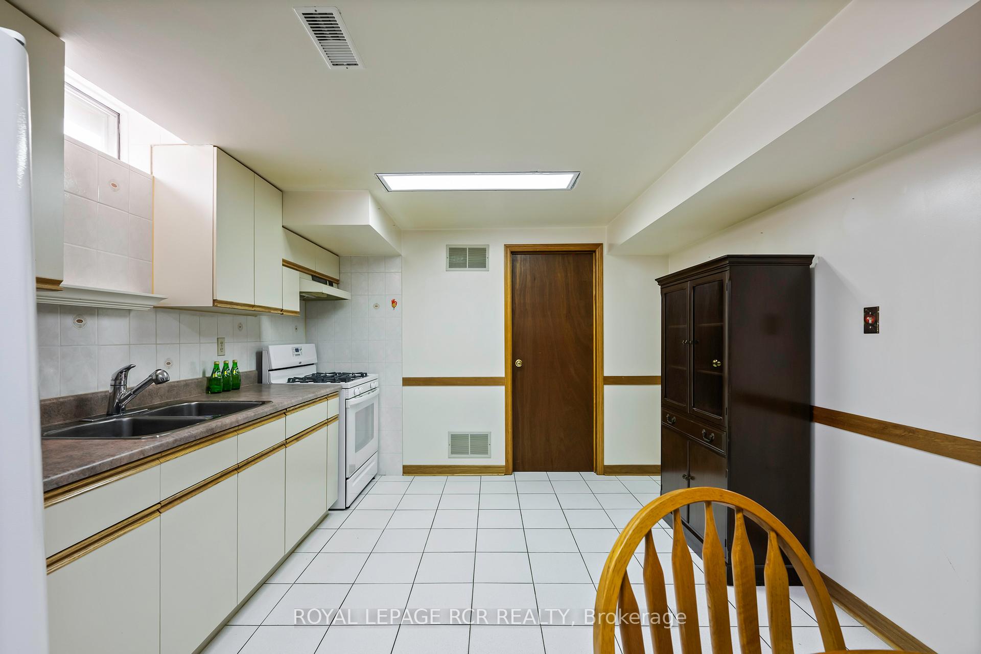 Photo 31 of 243 Beechfield Crescent, Orangeville — HOMEH