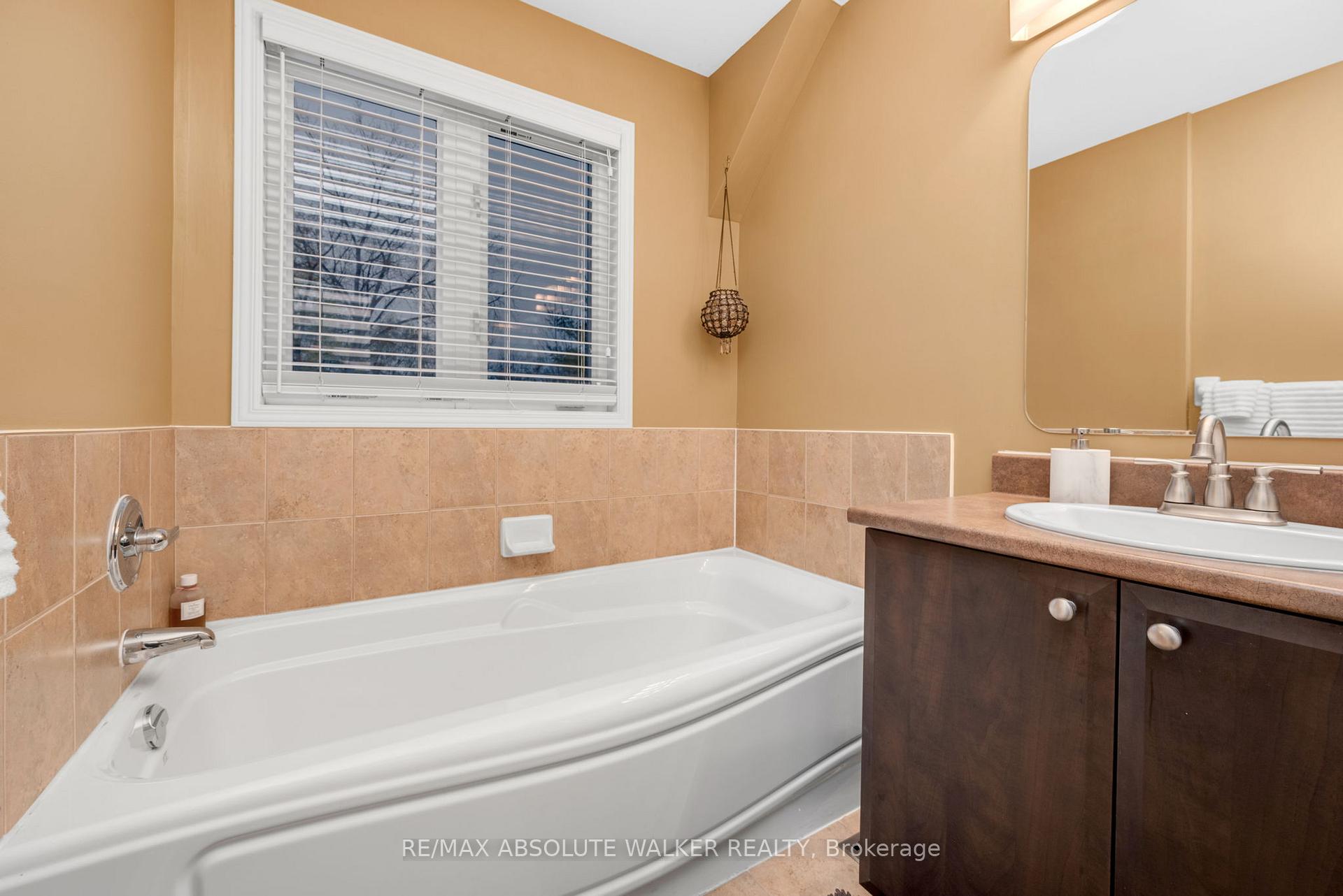 Photo 24 of 134 Parkrose Private, Ottawa, Chatelaine Village — HOMEH