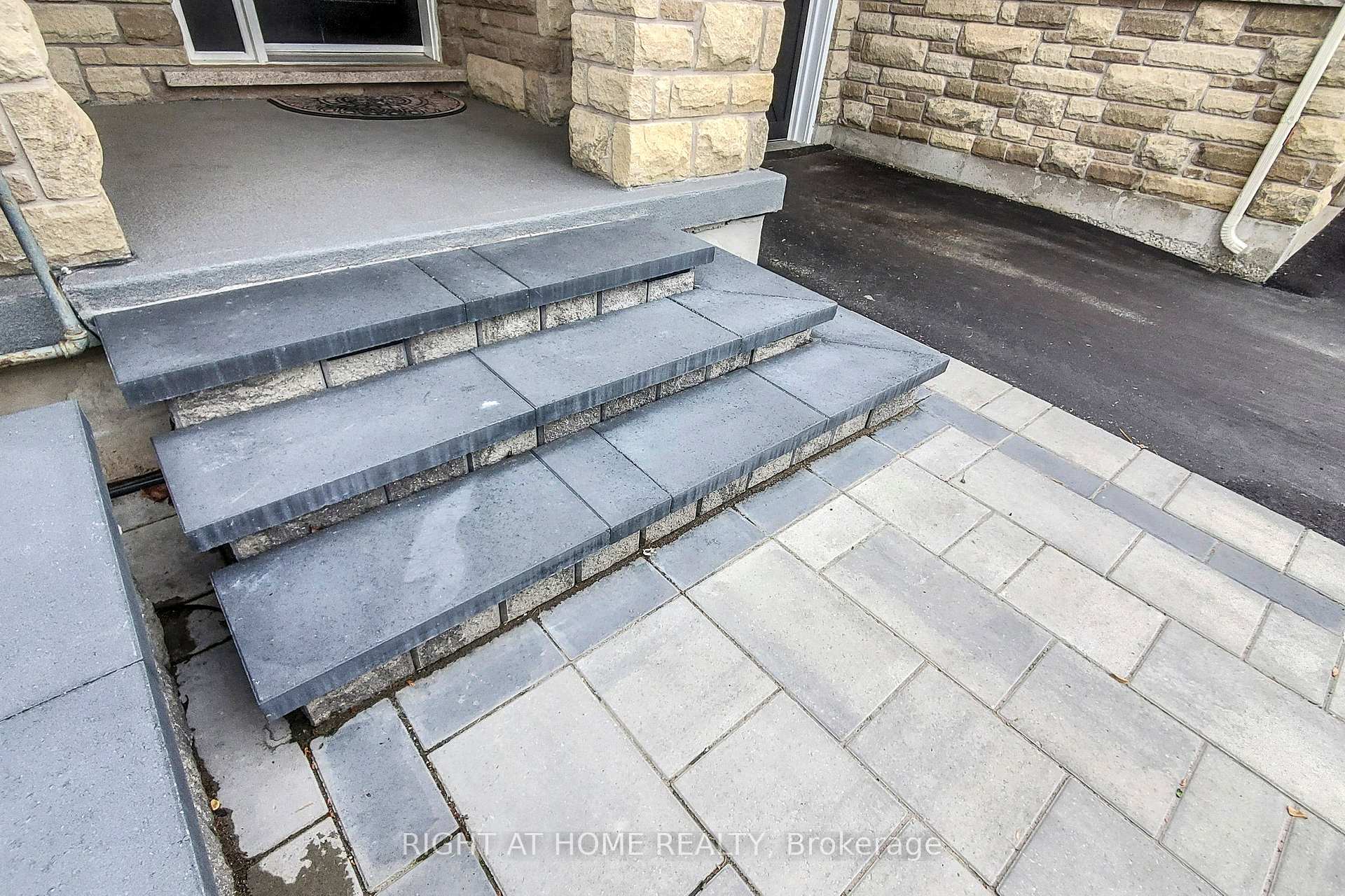 Photo 2 of 774 Sugden Terrace, Milton, Willmott — HOMEH
