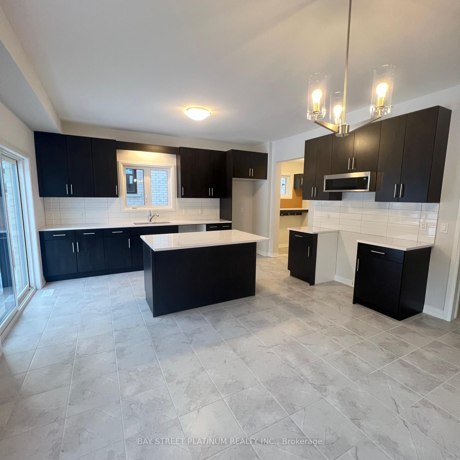 Photo 3 of 92 Acacia Rd, Pelham, Fonthill — HOMEH