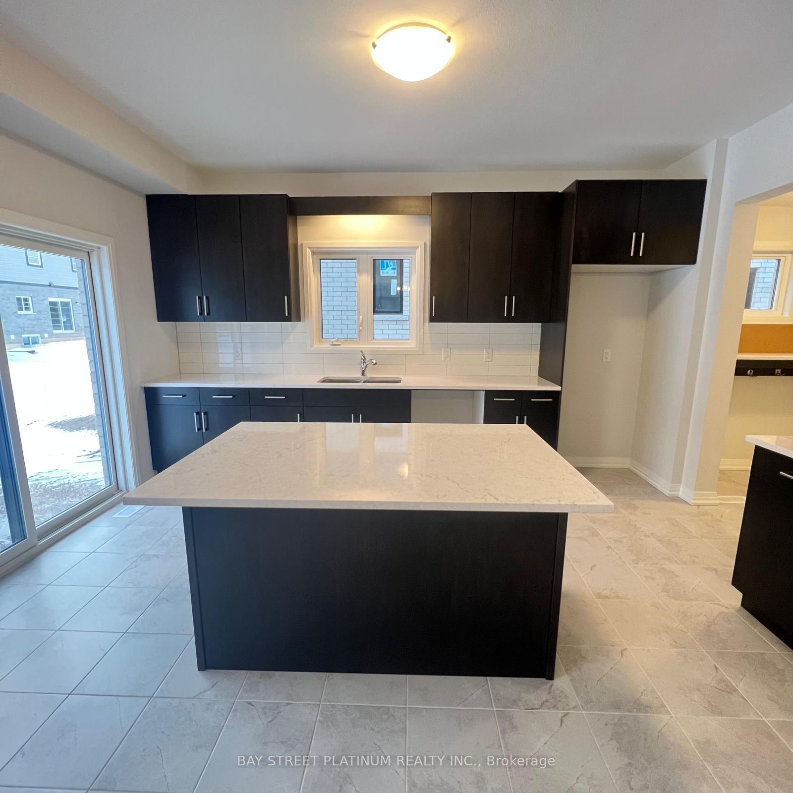 Photo 4 of 92 Acacia Rd, Pelham, Fonthill — HOMEH