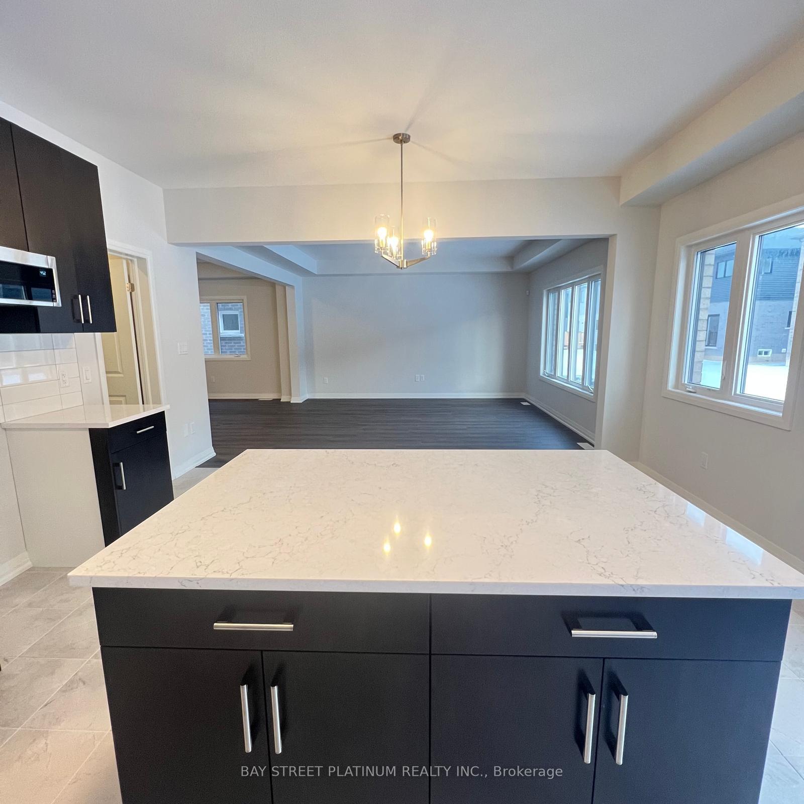 Photo 5 of 92 Acacia Rd, Pelham, Fonthill — HOMEH