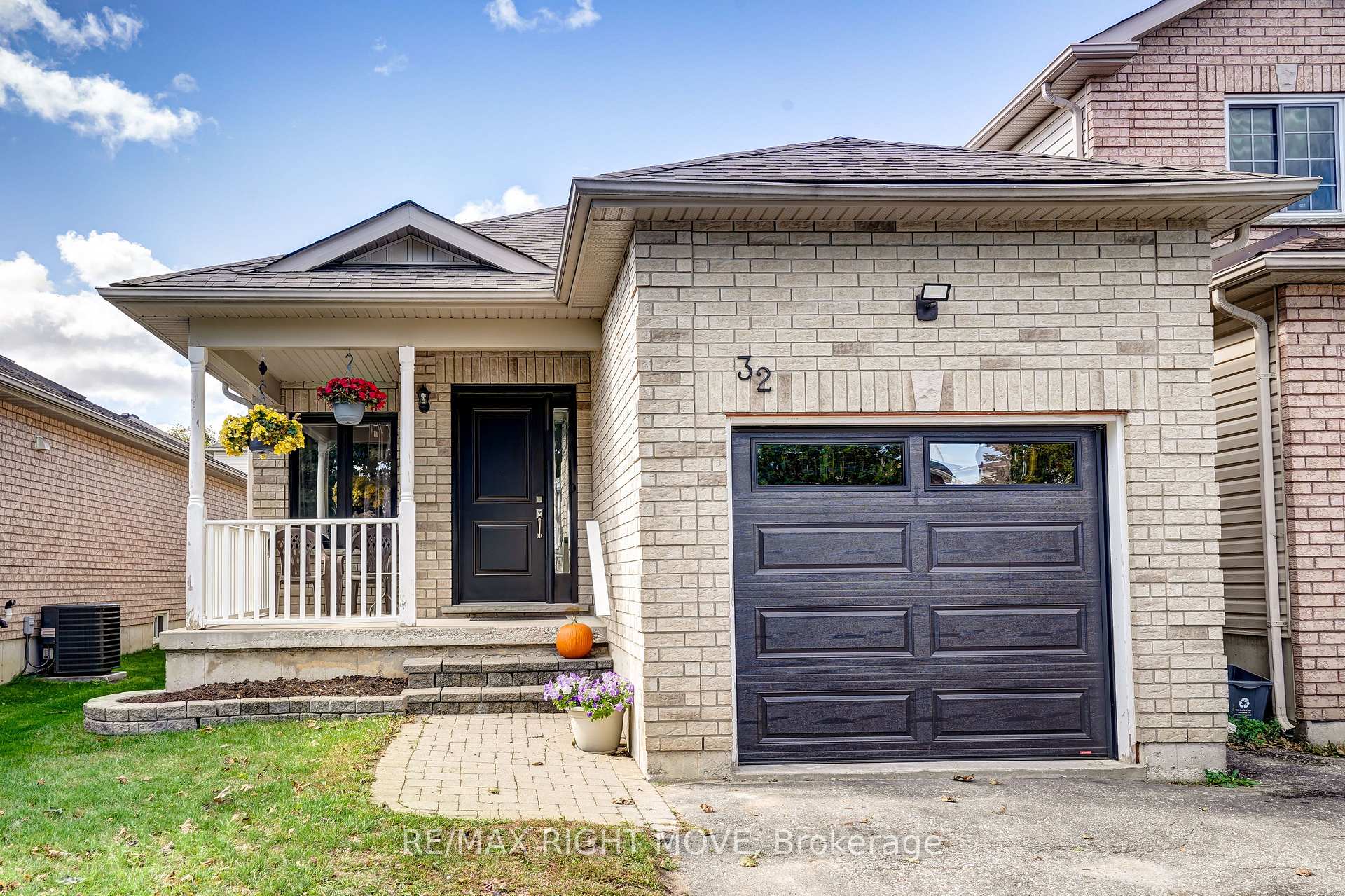 Photo 2 of 32 Julia Crescent, Orillia — HOMEH