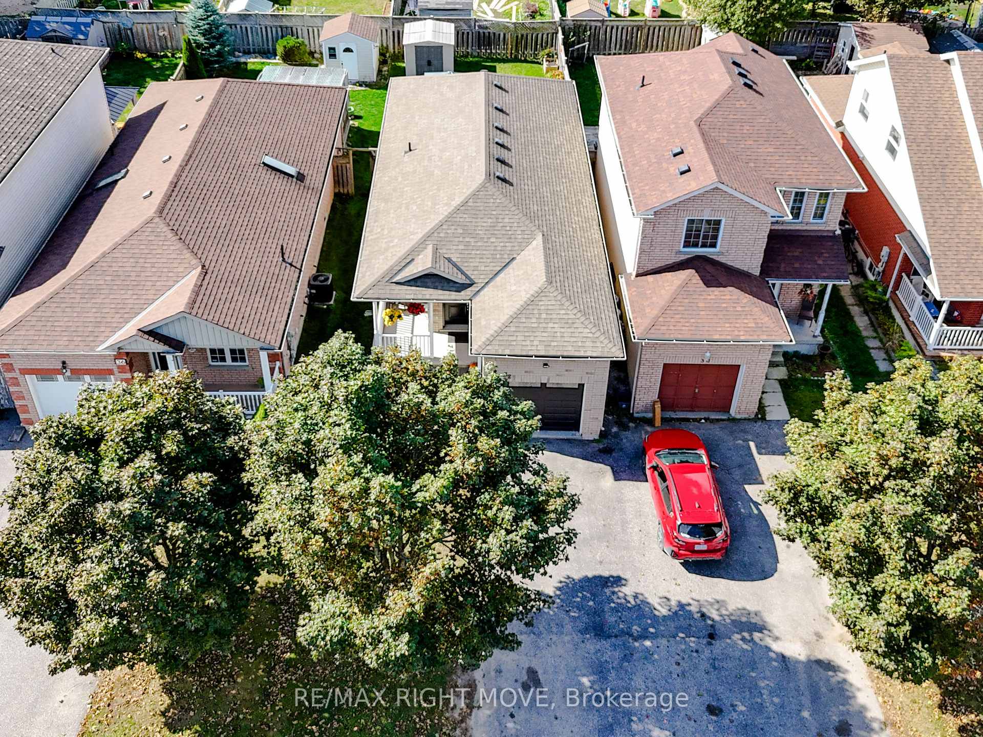 Photo 3 of 32 Julia Crescent, Orillia — HOMEH