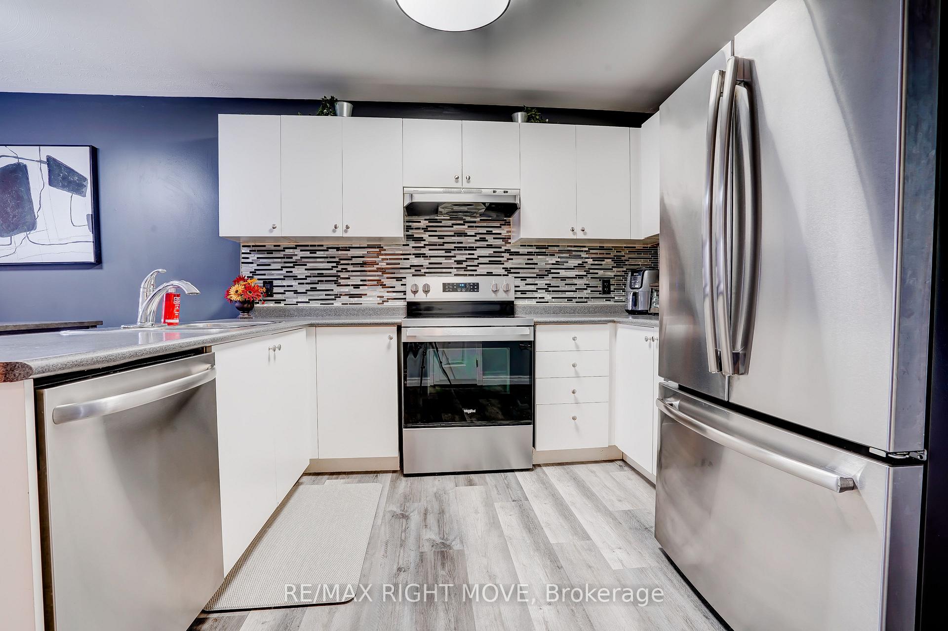 Photo 4 of 32 Julia Crescent, Orillia — HOMEH