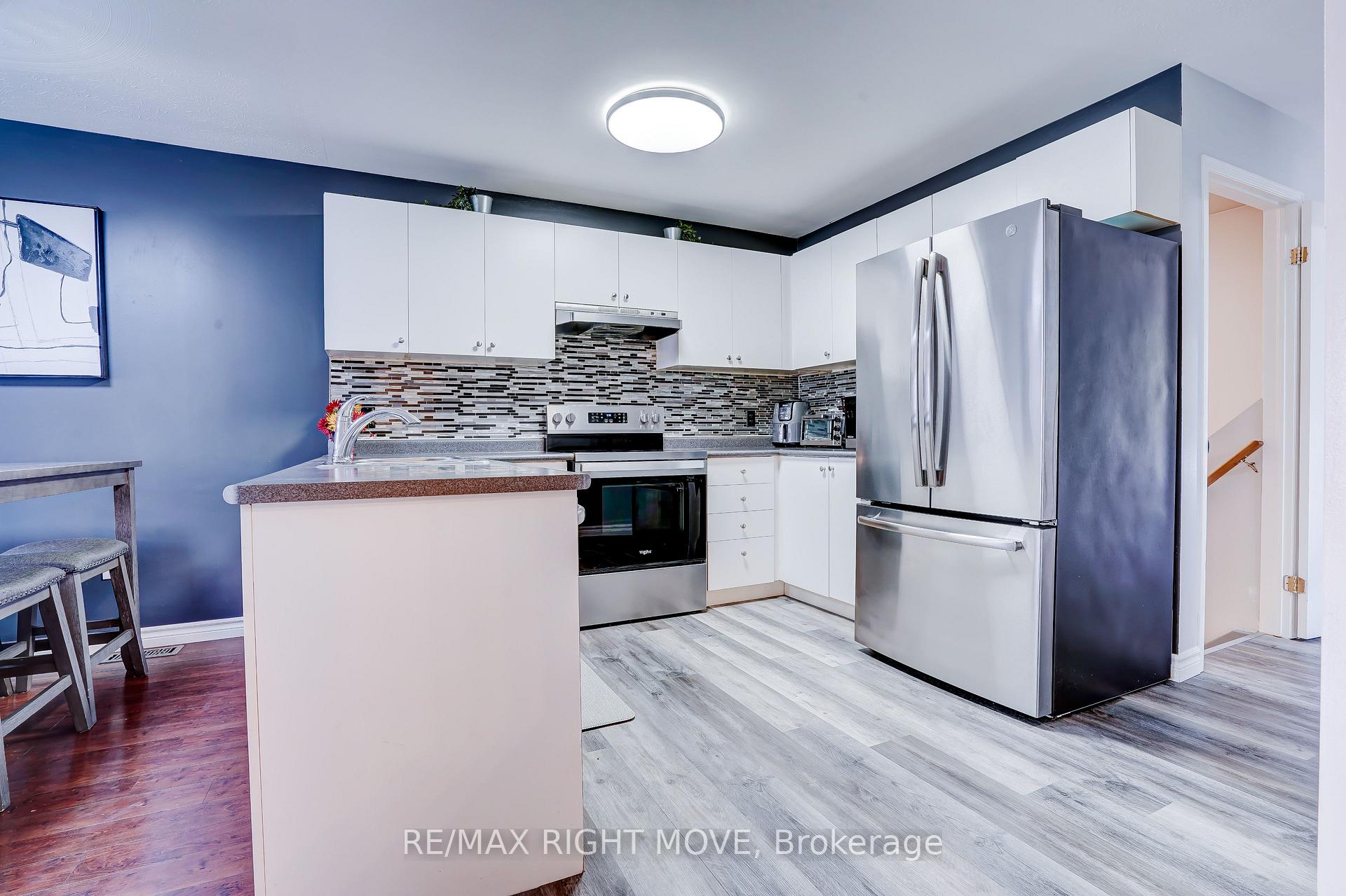 Photo 5 of 32 Julia Crescent, Orillia — HOMEH