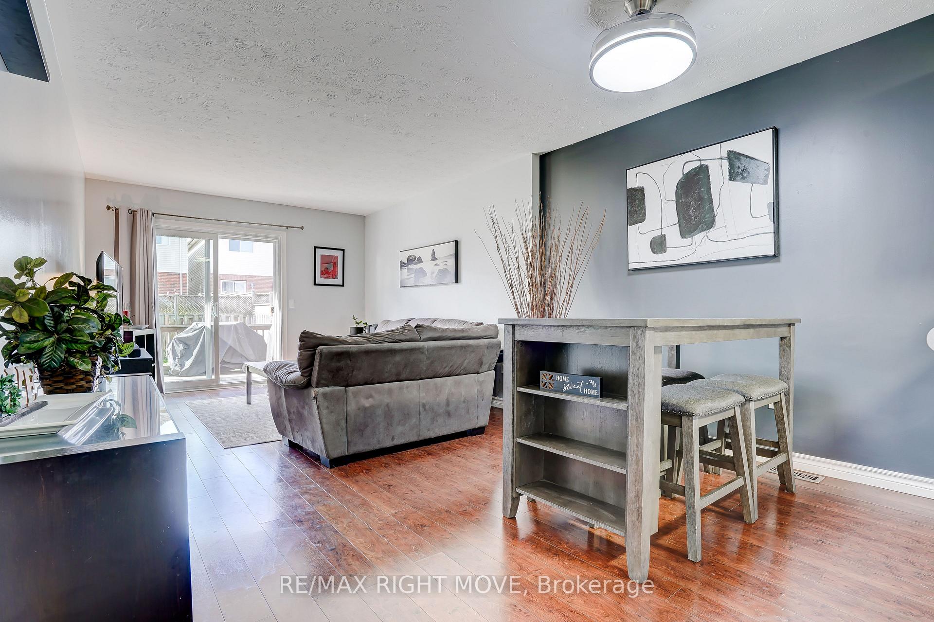 Photo 7 of 32 Julia Crescent, Orillia — HOMEH
