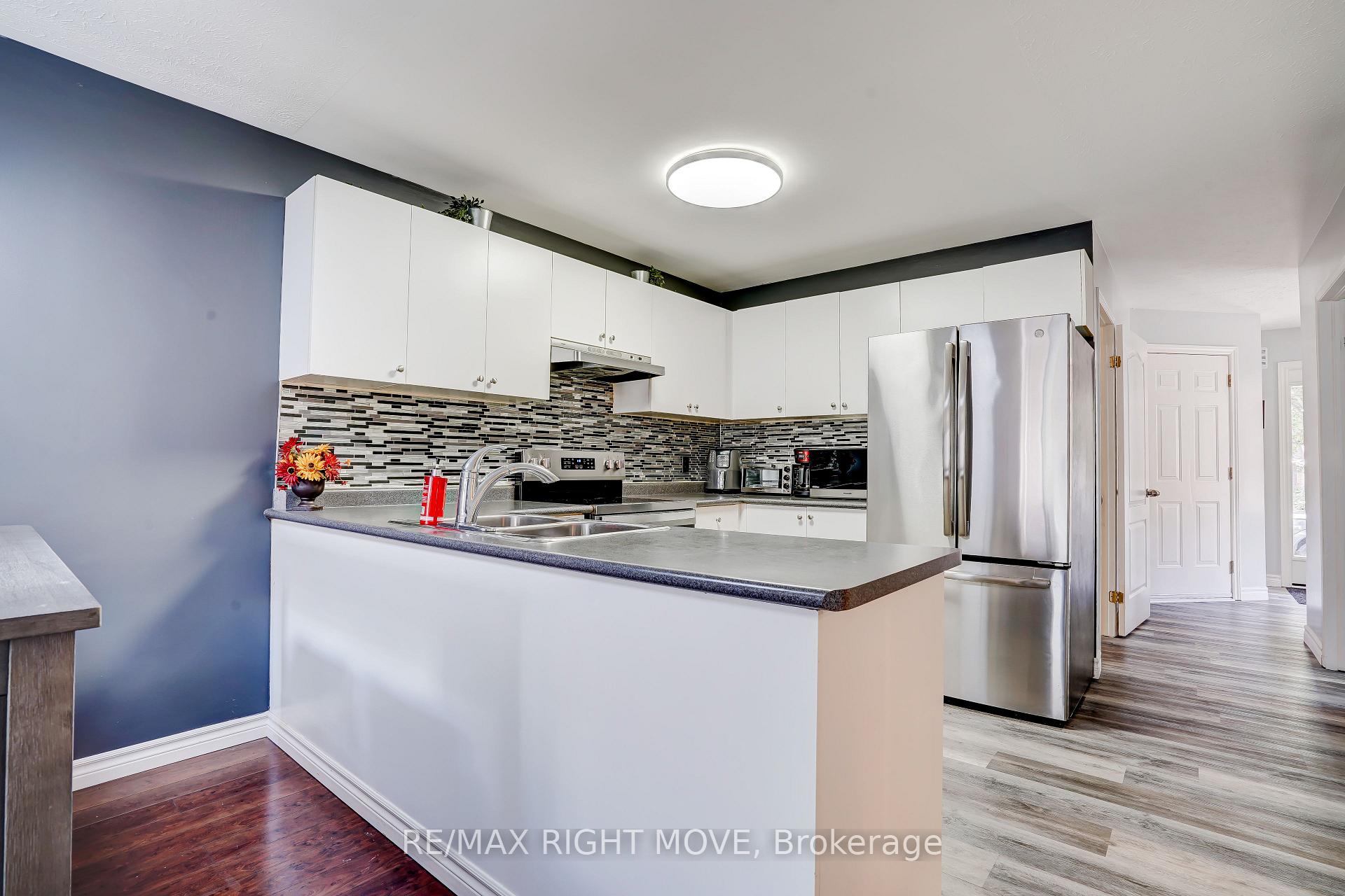Photo 9 of 32 Julia Crescent, Orillia — HOMEH