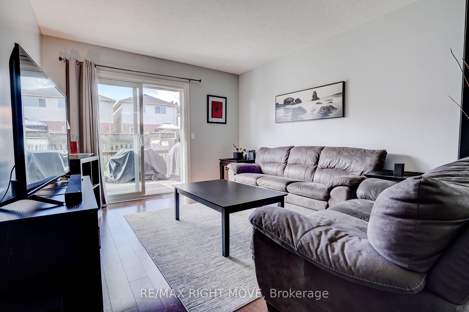 Photo 10 of 32 Julia Crescent, Orillia — HOMEH