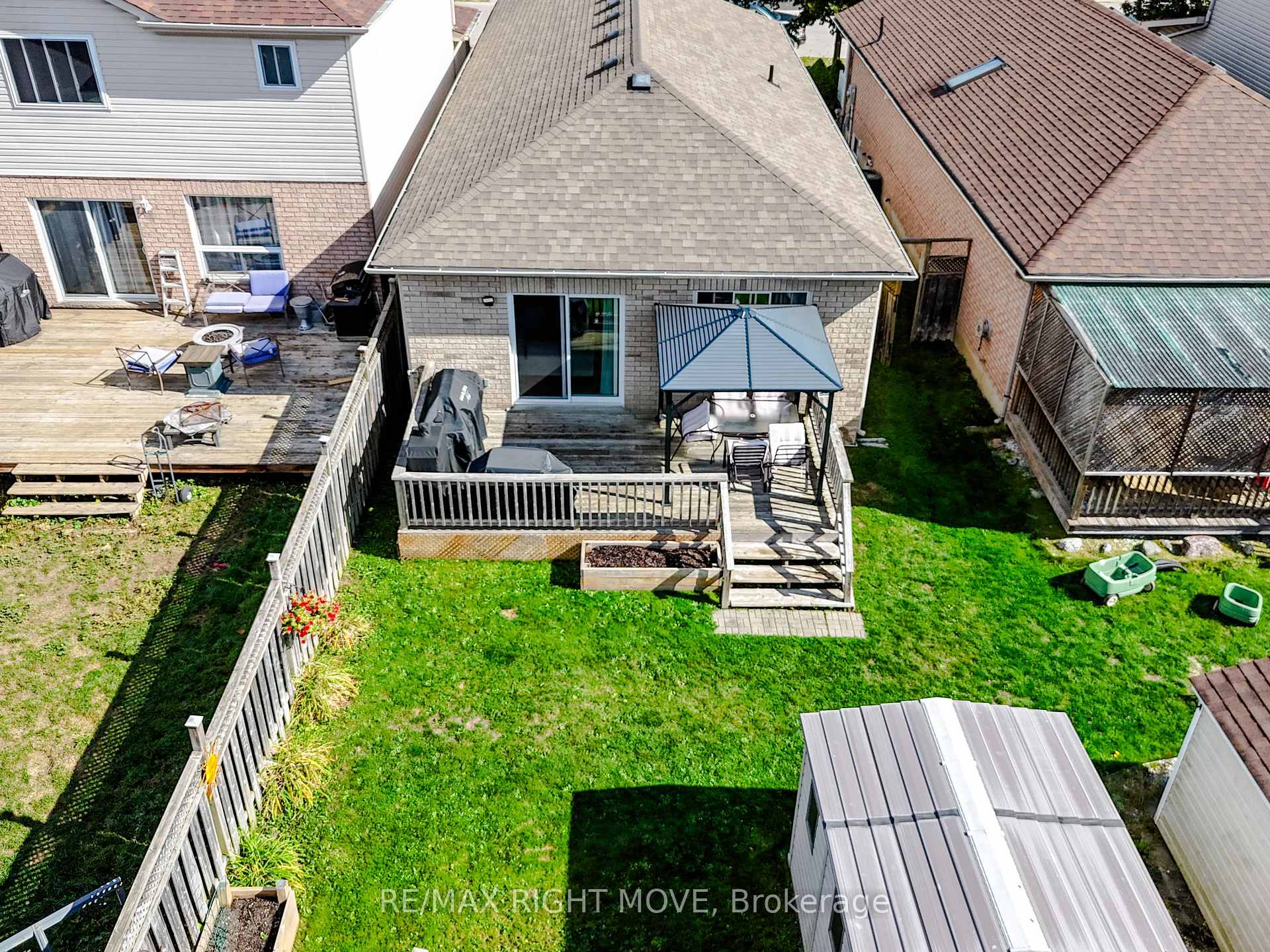 Photo 23 of 32 Julia Crescent, Orillia — HOMEH