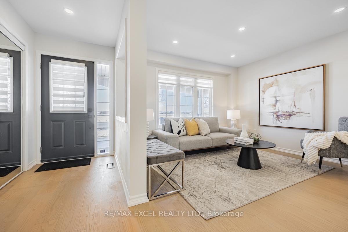 Photo 3 of 272 Gas Lamp Lane, Markham, Cornell — HOMEH