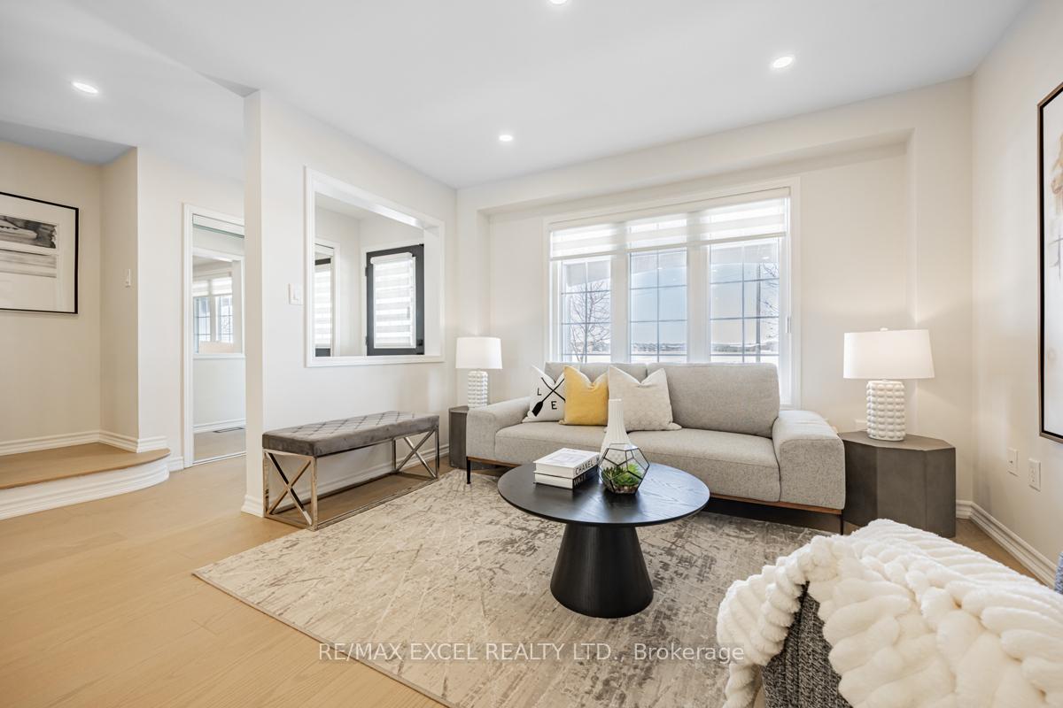 Photo 5 of 272 Gas Lamp Lane, Markham, Cornell — HOMEH
