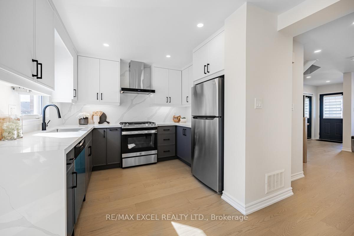 Photo 7 of 272 Gas Lamp Lane, Markham, Cornell — HOMEH