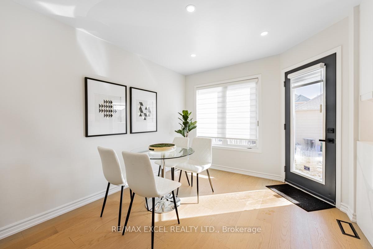 Photo 10 of 272 Gas Lamp Lane, Markham, Cornell — HOMEH