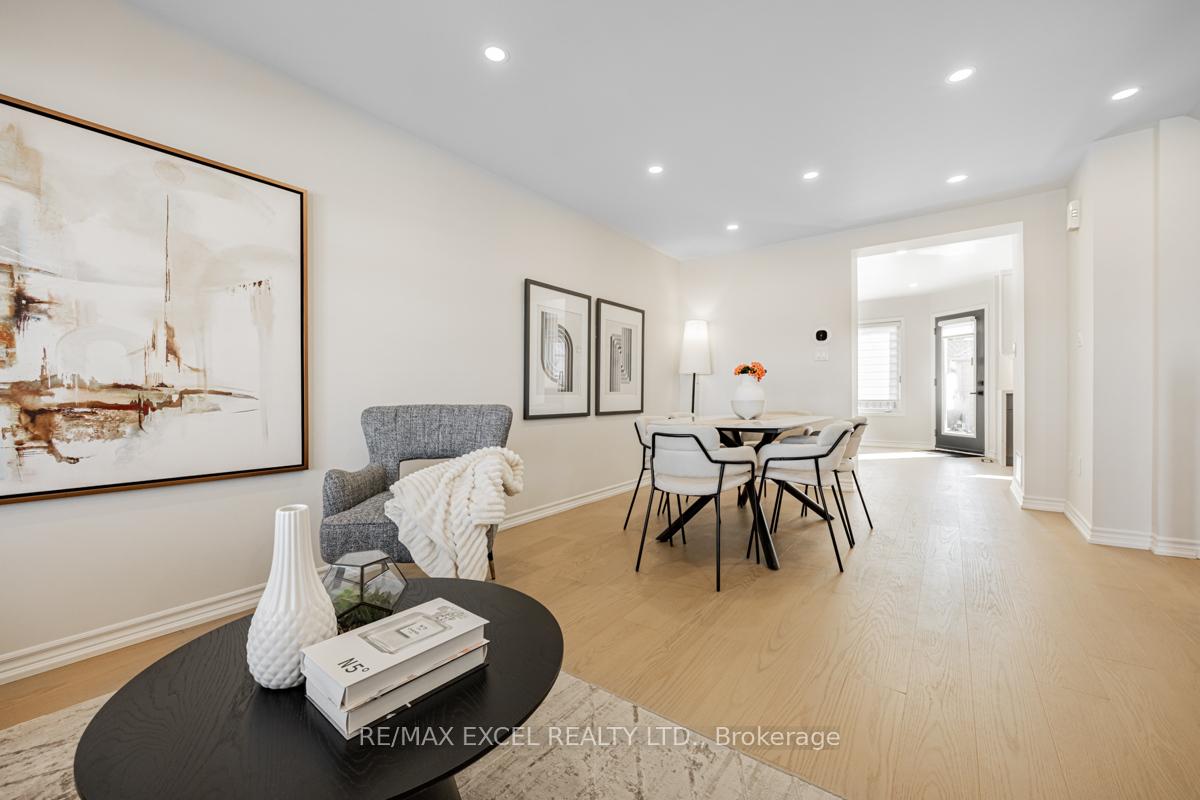 Photo 13 of 272 Gas Lamp Lane, Markham, Cornell — HOMEH