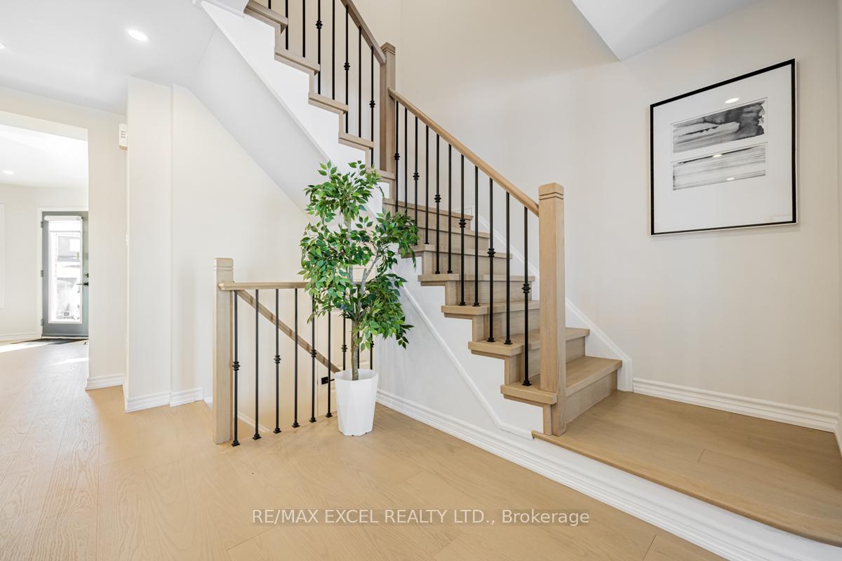 Photo 14 of 272 Gas Lamp Lane, Markham, Cornell — HOMEH