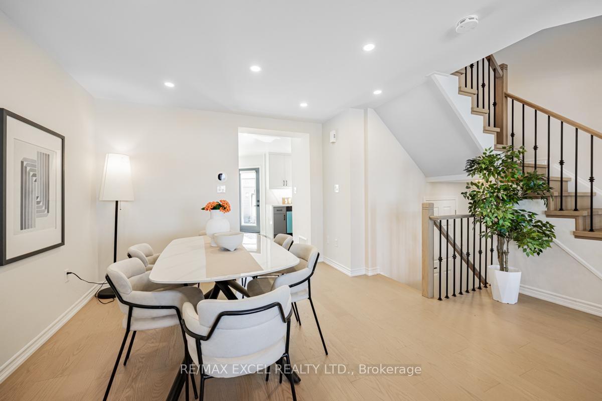 Photo 15 of 272 Gas Lamp Lane, Markham, Cornell — HOMEH