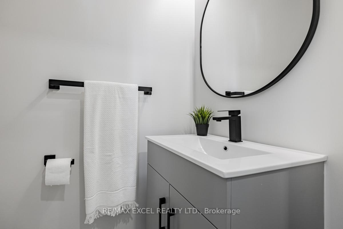 Photo 23 of 272 Gas Lamp Lane, Markham, Cornell — HOMEH