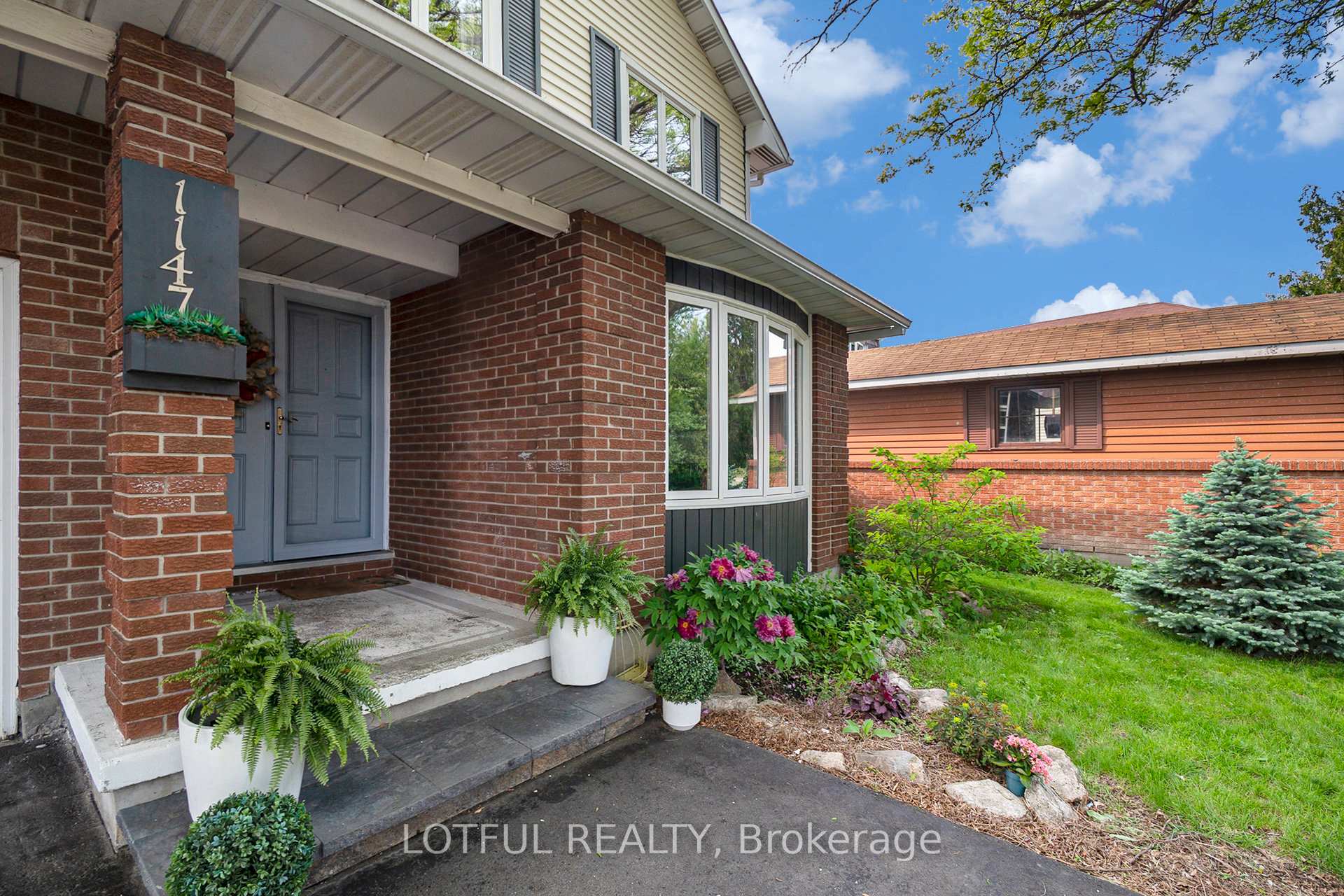 Photo 3 of 1147 Ste. Therese Lane, Ottawa, Convent Glen North — HOMEH