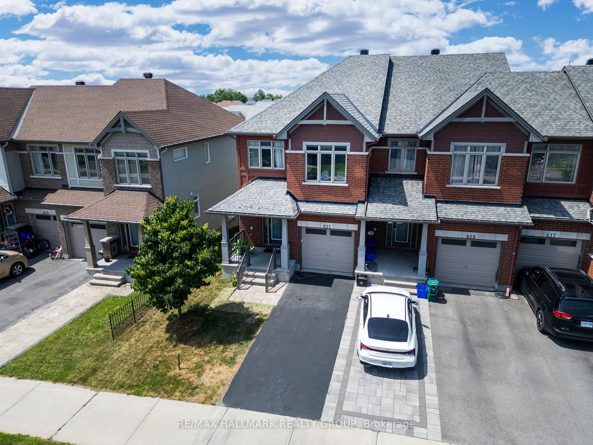 Photo 2 of 621 Spring Valley Drive, Ottawa, Mer Bleue/Bradley Estates/Anderson Park — HOMEH