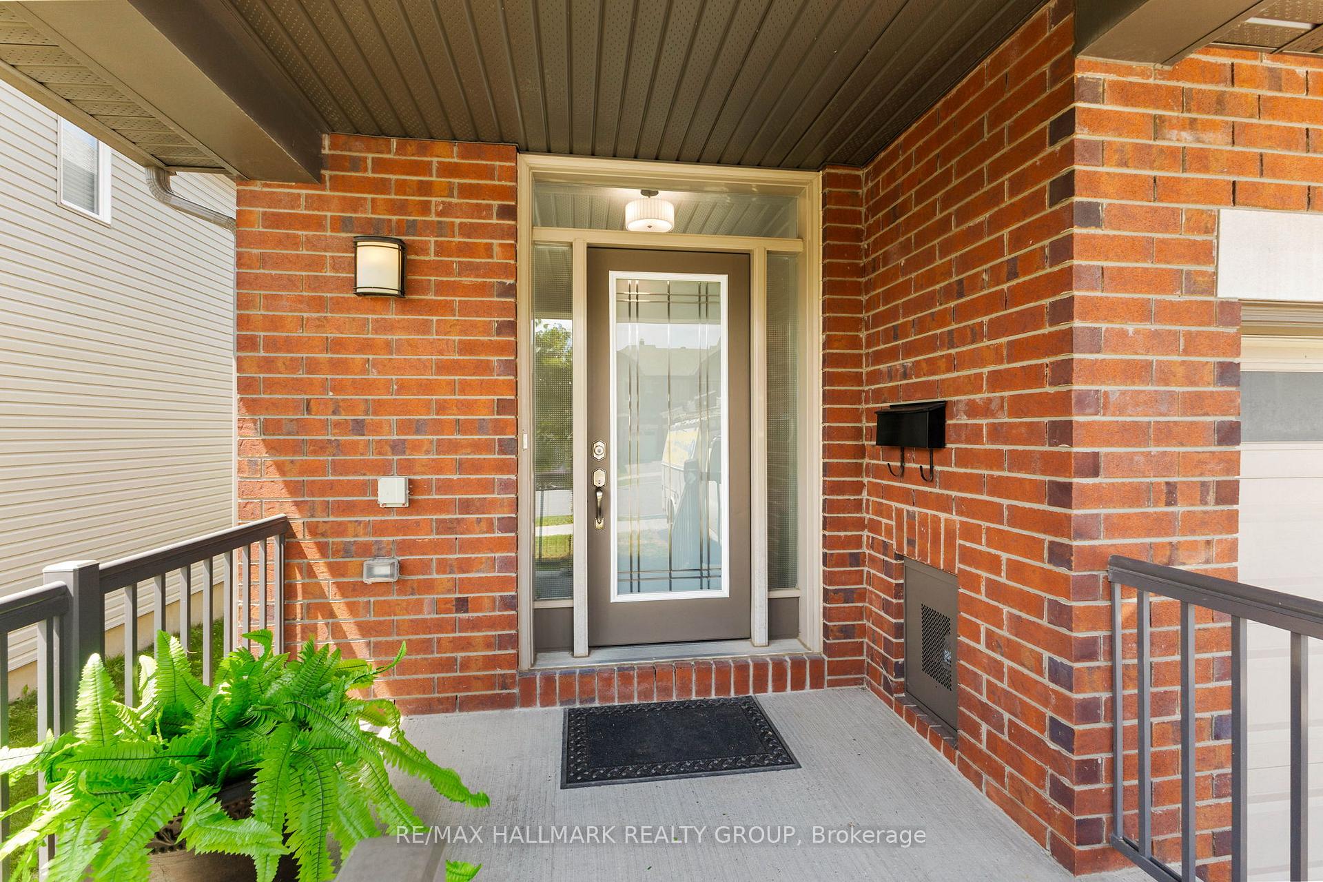 Photo 3 of 621 Spring Valley Drive, Ottawa, Mer Bleue/Bradley Estates/Anderson Park — HOMEH