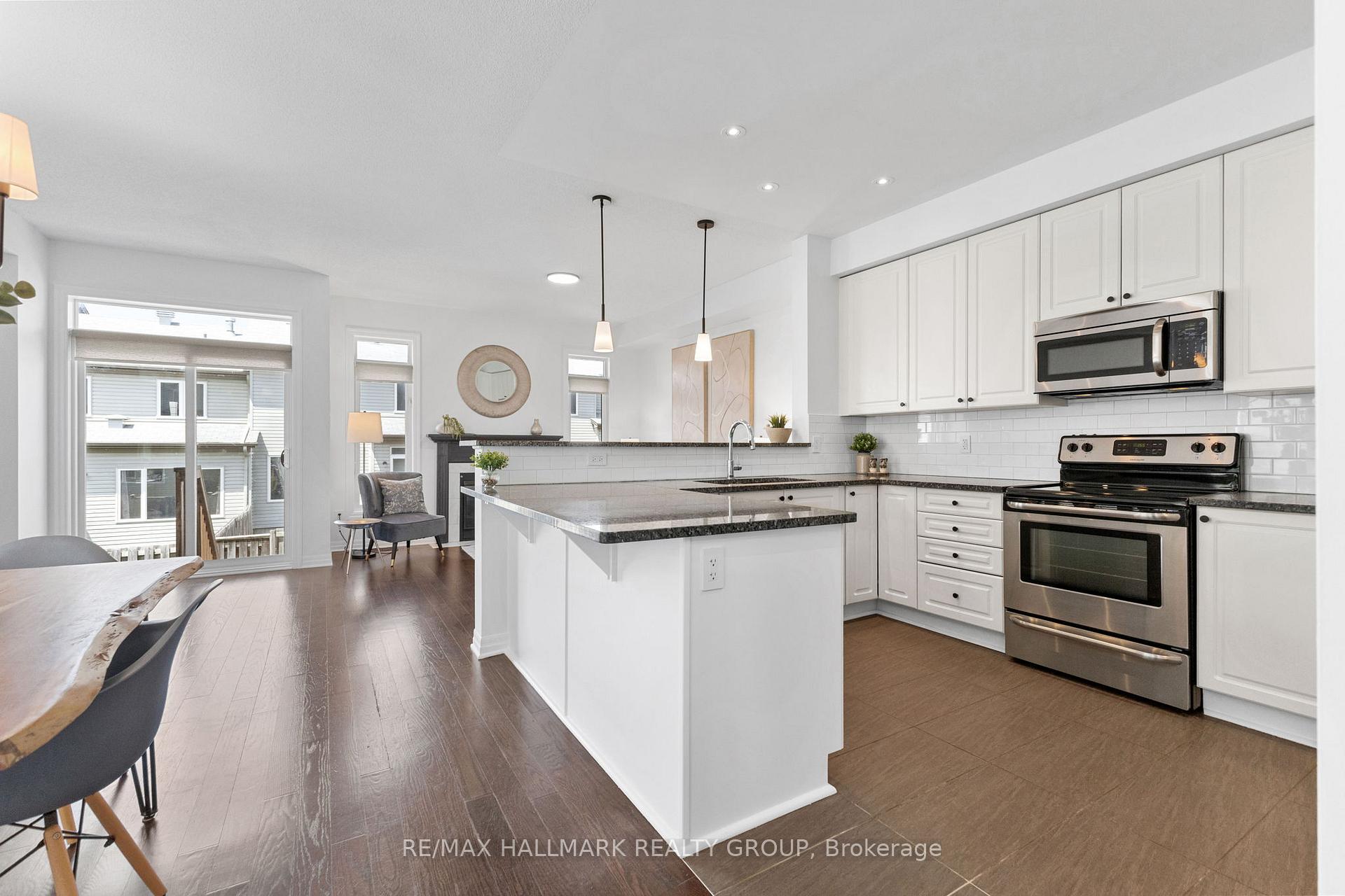 Photo 10 of 621 Spring Valley Drive, Ottawa, Mer Bleue/Bradley Estates/Anderson Park — HOMEH