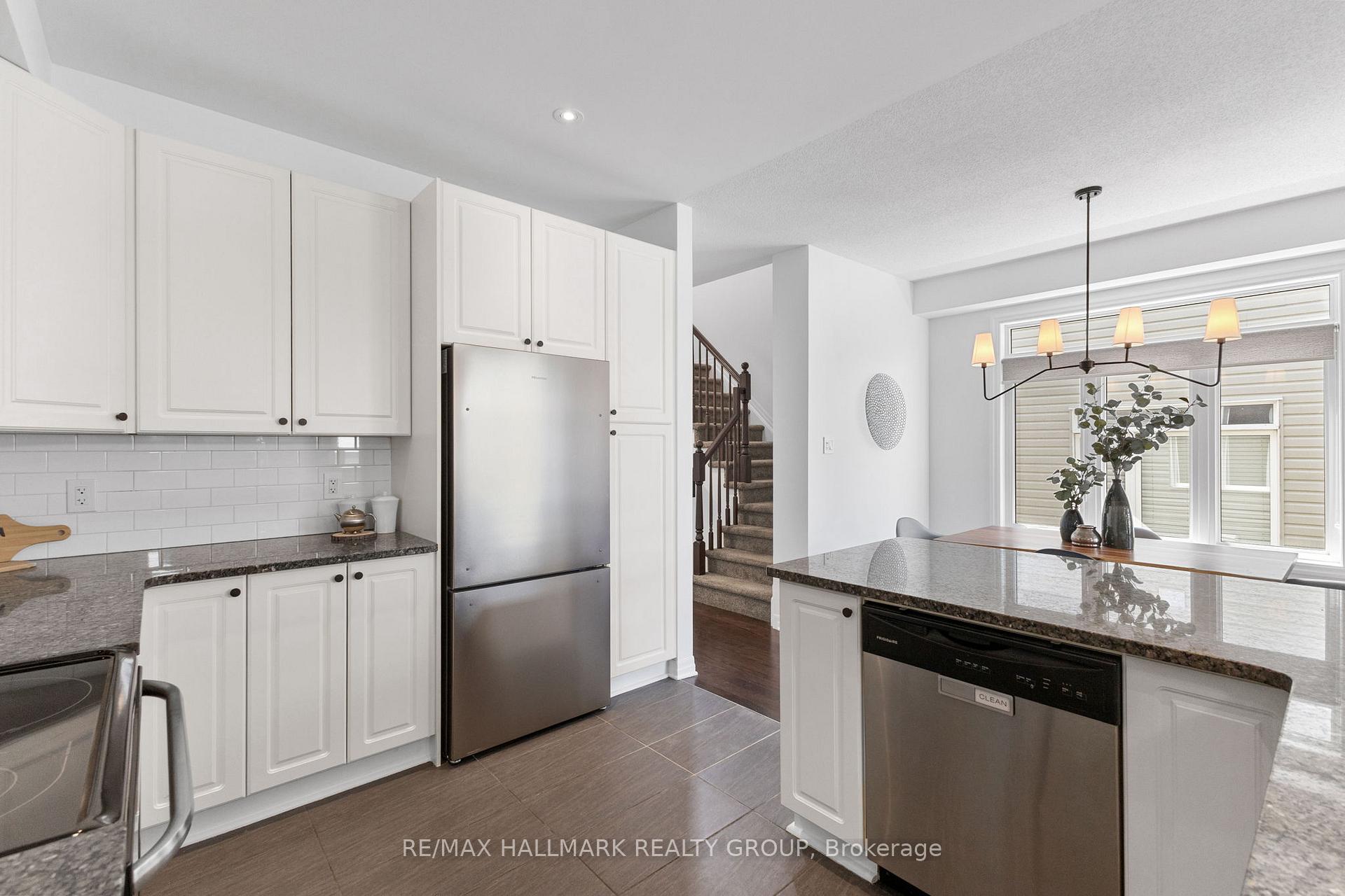Photo 13 of 621 Spring Valley Drive, Ottawa, Mer Bleue/Bradley Estates/Anderson Park — HOMEH