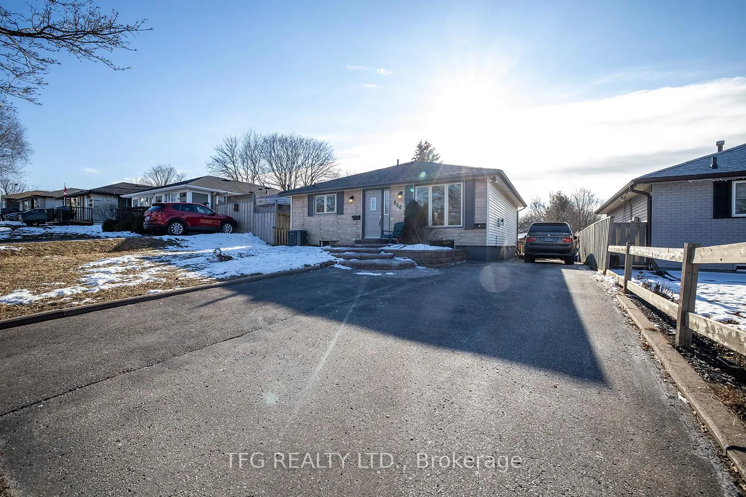 Photo 1 of 844 Grandview Drive E, Oshawa, Donevan — HOMEH
