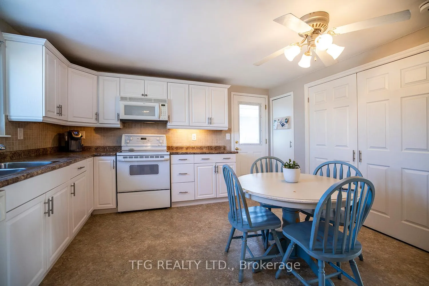 Photo 2 of 844 Grandview Drive E, Oshawa, Donevan — HOMEH