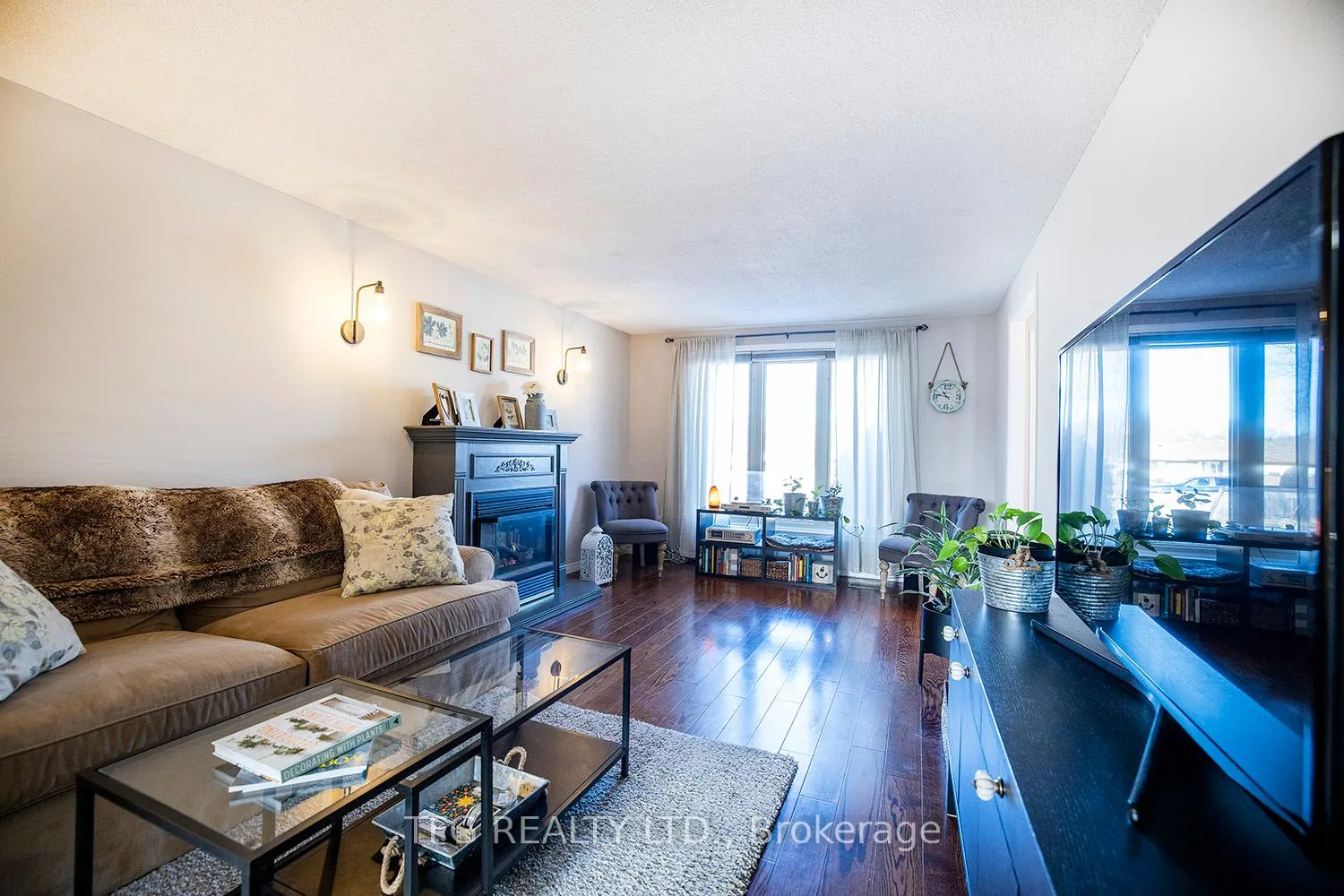 Photo 5 of 844 Grandview Drive E, Oshawa, Donevan — HOMEH
