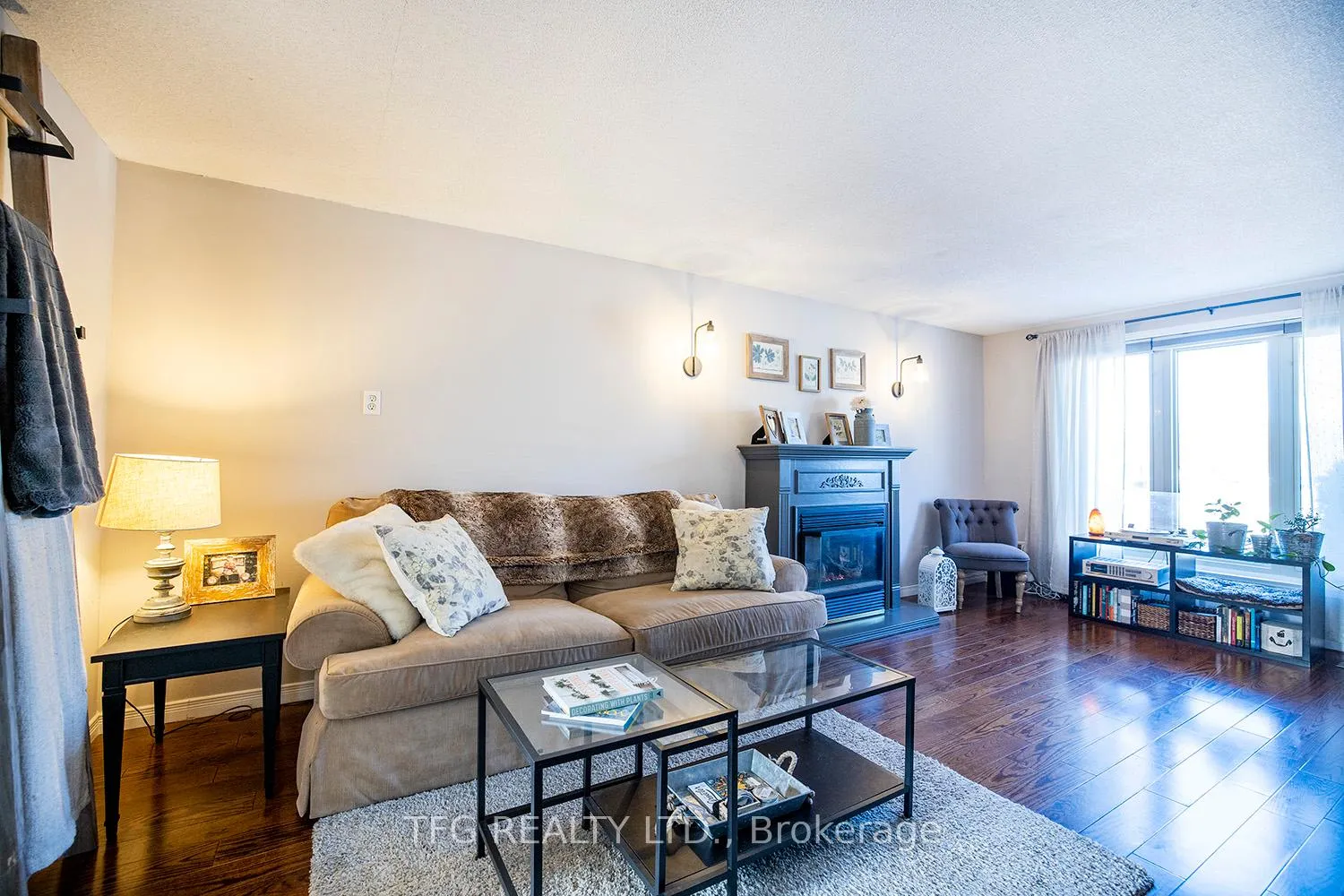 Photo 6 of 844 Grandview Drive E, Oshawa, Donevan — HOMEH