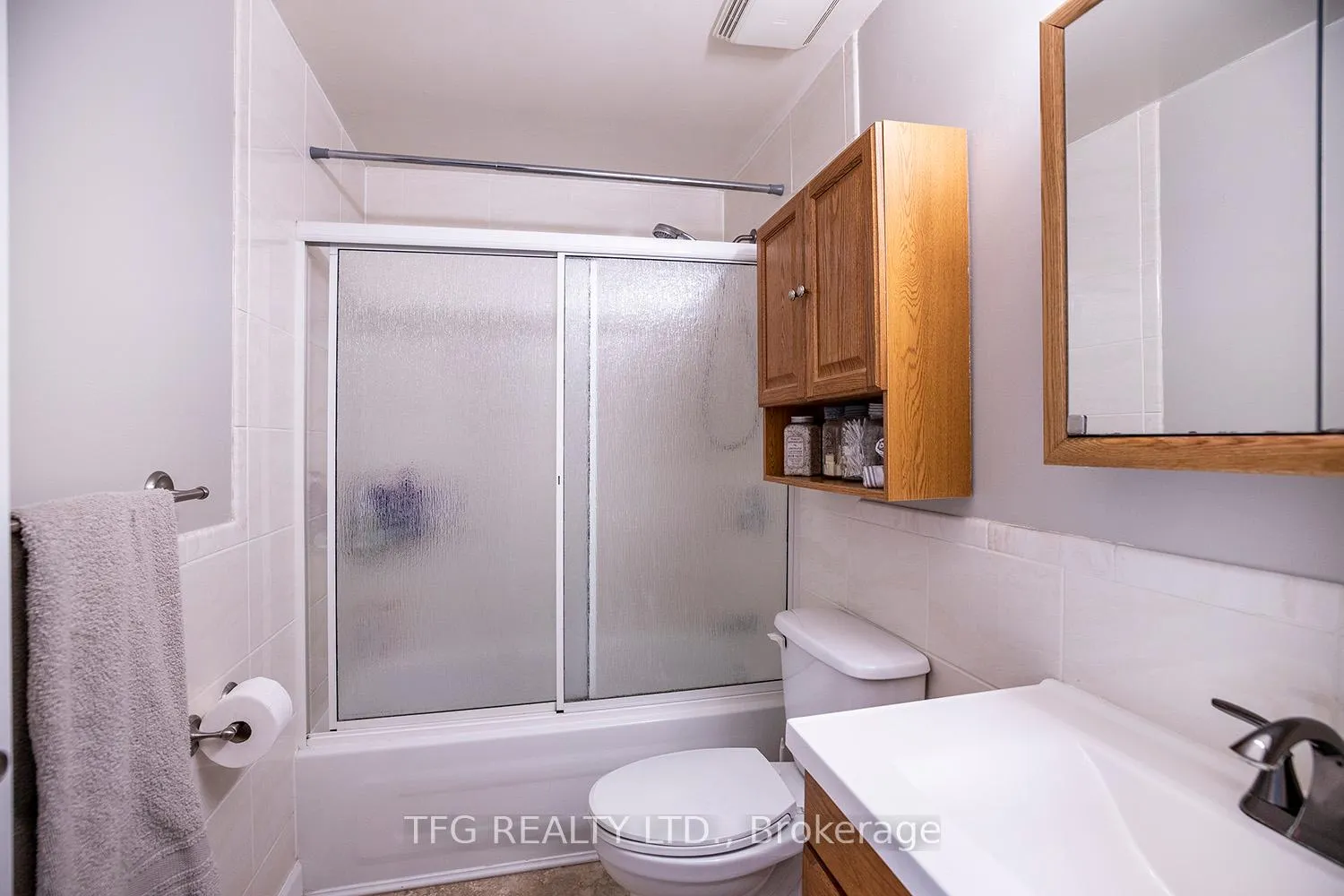 Photo 14 of 844 Grandview Drive E, Oshawa, Donevan — HOMEH