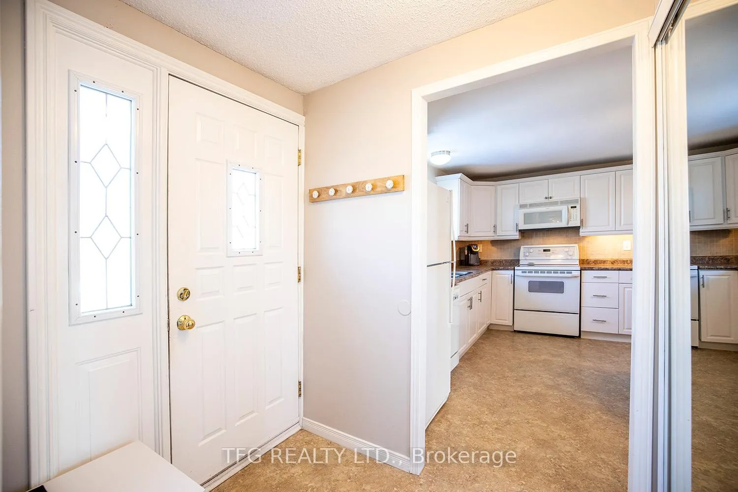 Photo 18 of 844 Grandview Drive E, Oshawa, Donevan — HOMEH