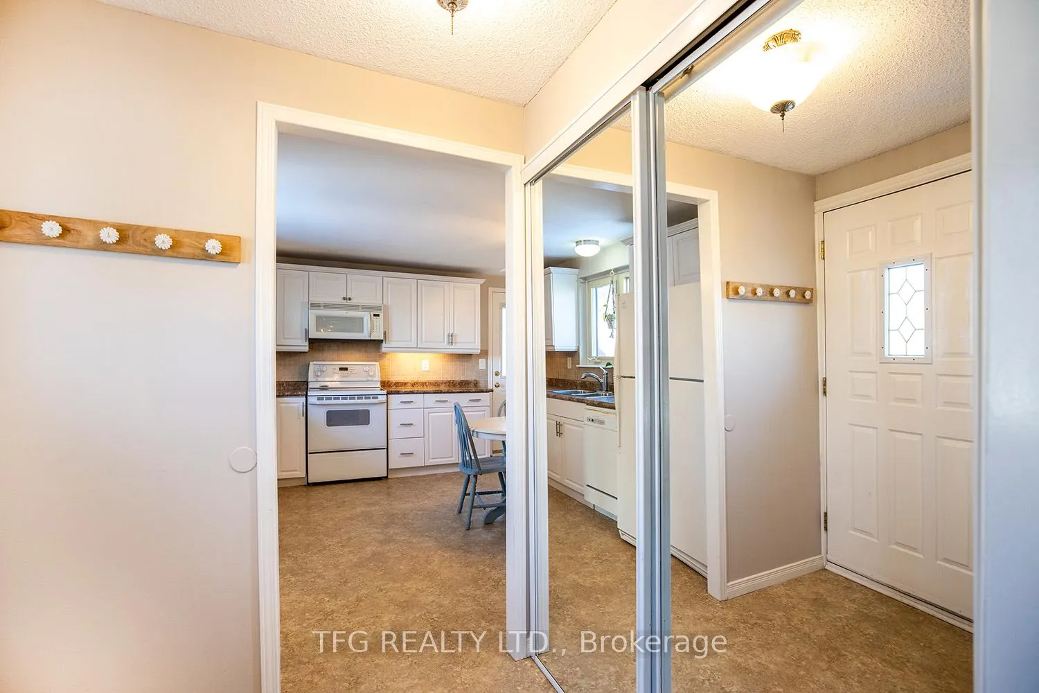 Photo 19 of 844 Grandview Drive E, Oshawa, Donevan — HOMEH