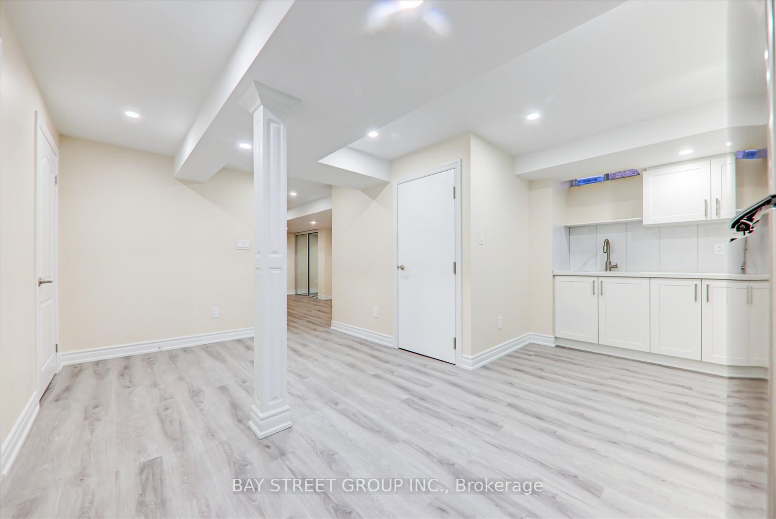 Photo 8 of 14 Sanders Drive, Markham, Box Grove — HOMEH