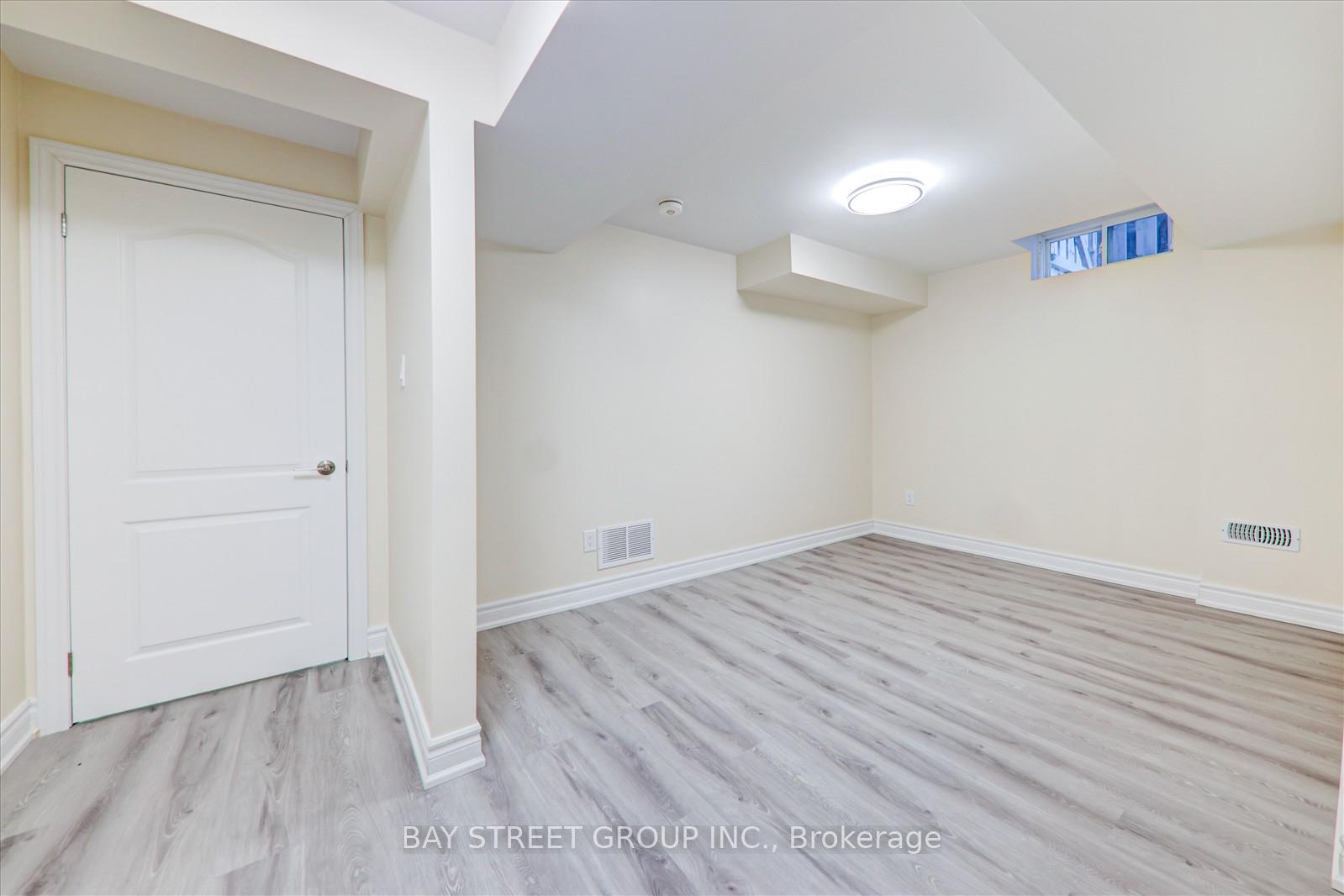 Photo 11 of 14 Sanders Drive, Markham, Box Grove — HOMEH