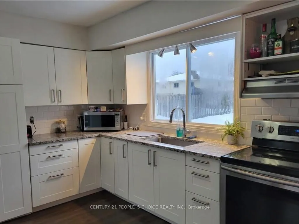 Photo 2 of 8166 Paddock Trail Drive, Niagara Falls, Ascot — HOMEH