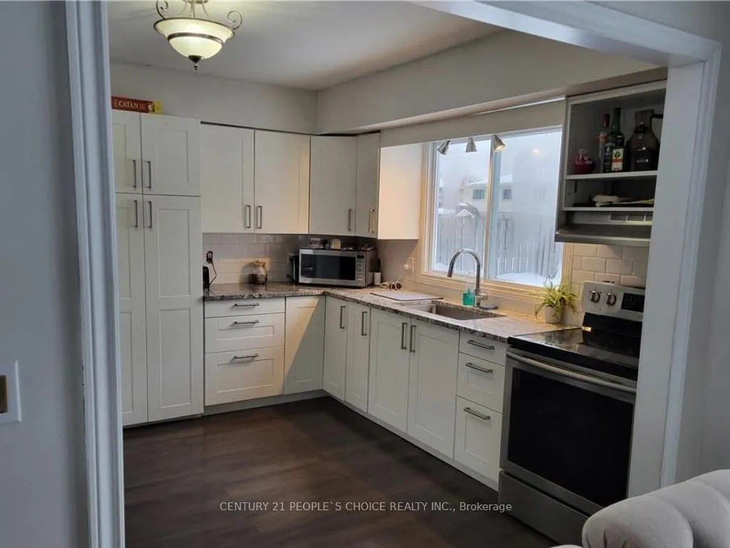 Photo 3 of 8166 Paddock Trail Drive, Niagara Falls, Ascot — HOMEH