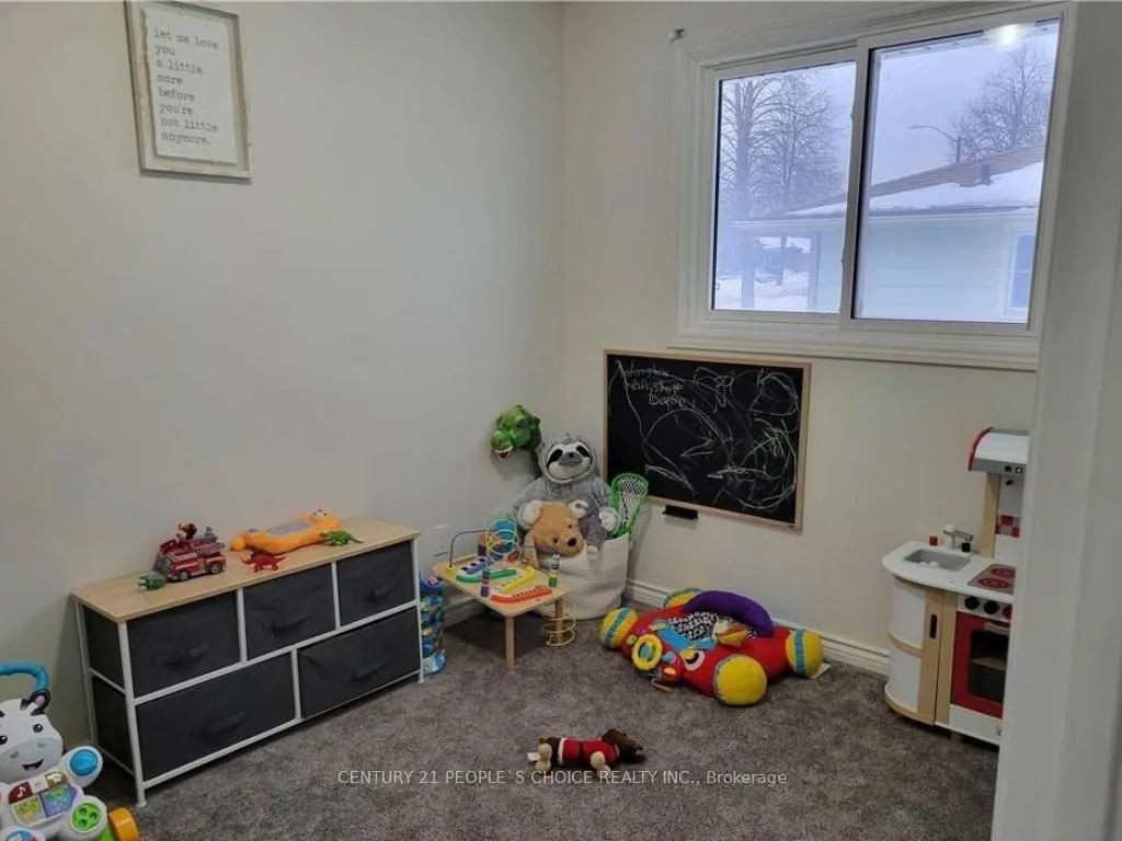 Photo 9 of 8166 Paddock Trail Drive, Niagara Falls, Ascot — HOMEH