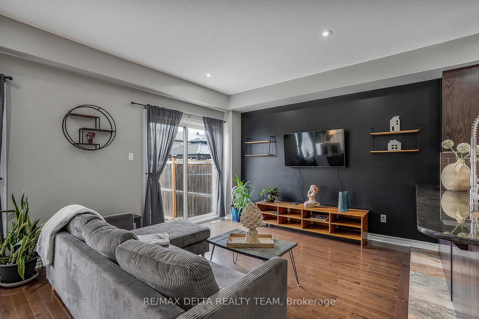 Photo 3 of 2210 Descartes Street, Ottawa, Notting Hill/Summerside — HOMEH