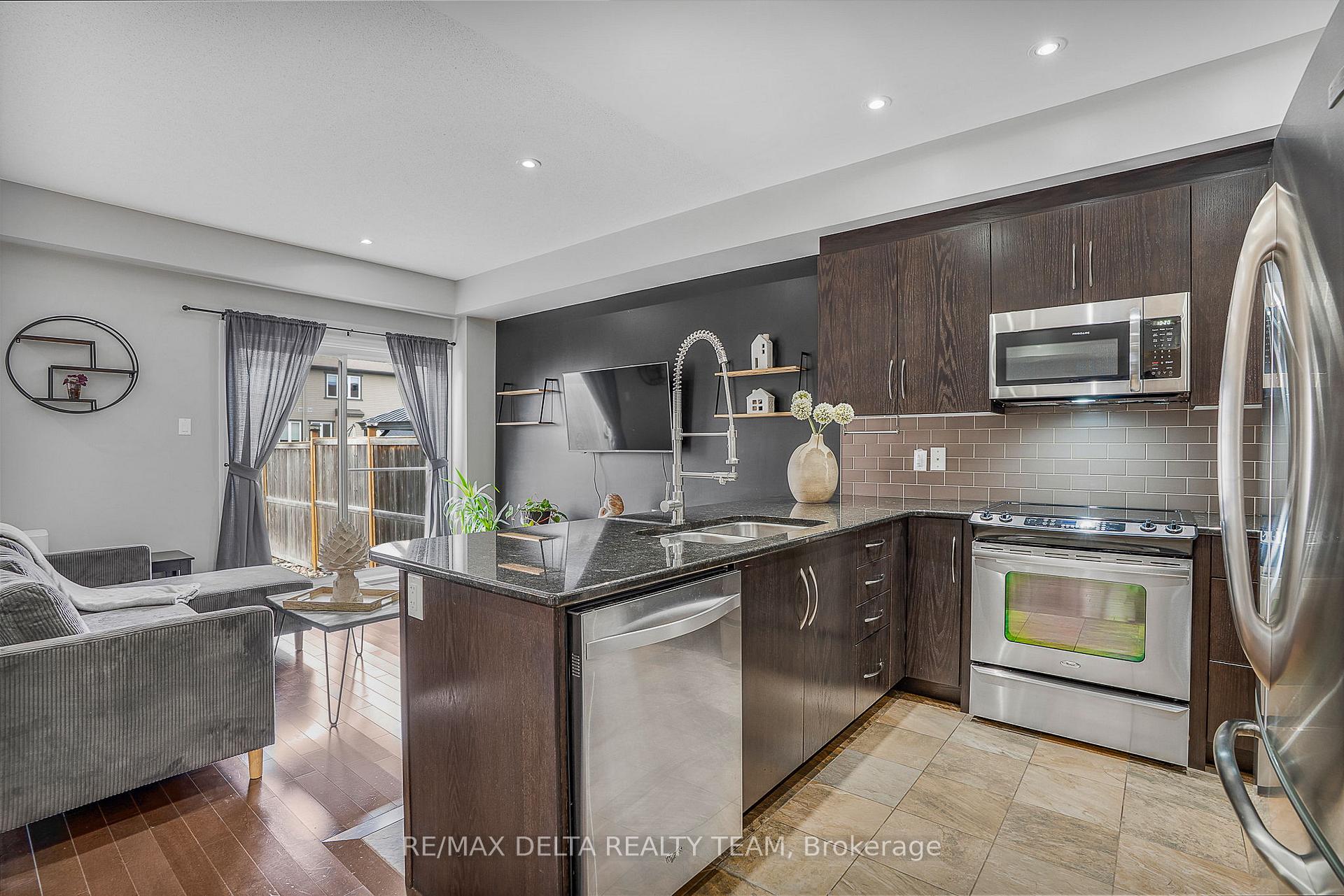 Photo 4 of 2210 Descartes Street, Ottawa, Notting Hill/Summerside — HOMEH