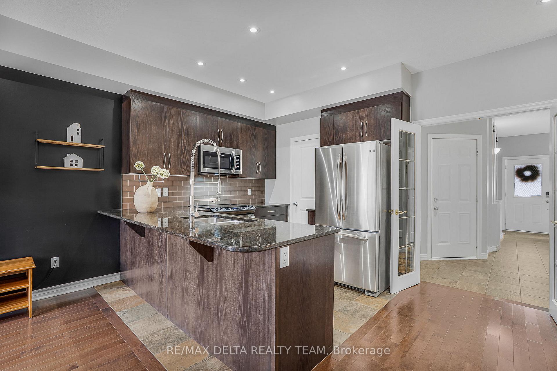 Photo 5 of 2210 Descartes Street, Ottawa, Notting Hill/Summerside — HOMEH