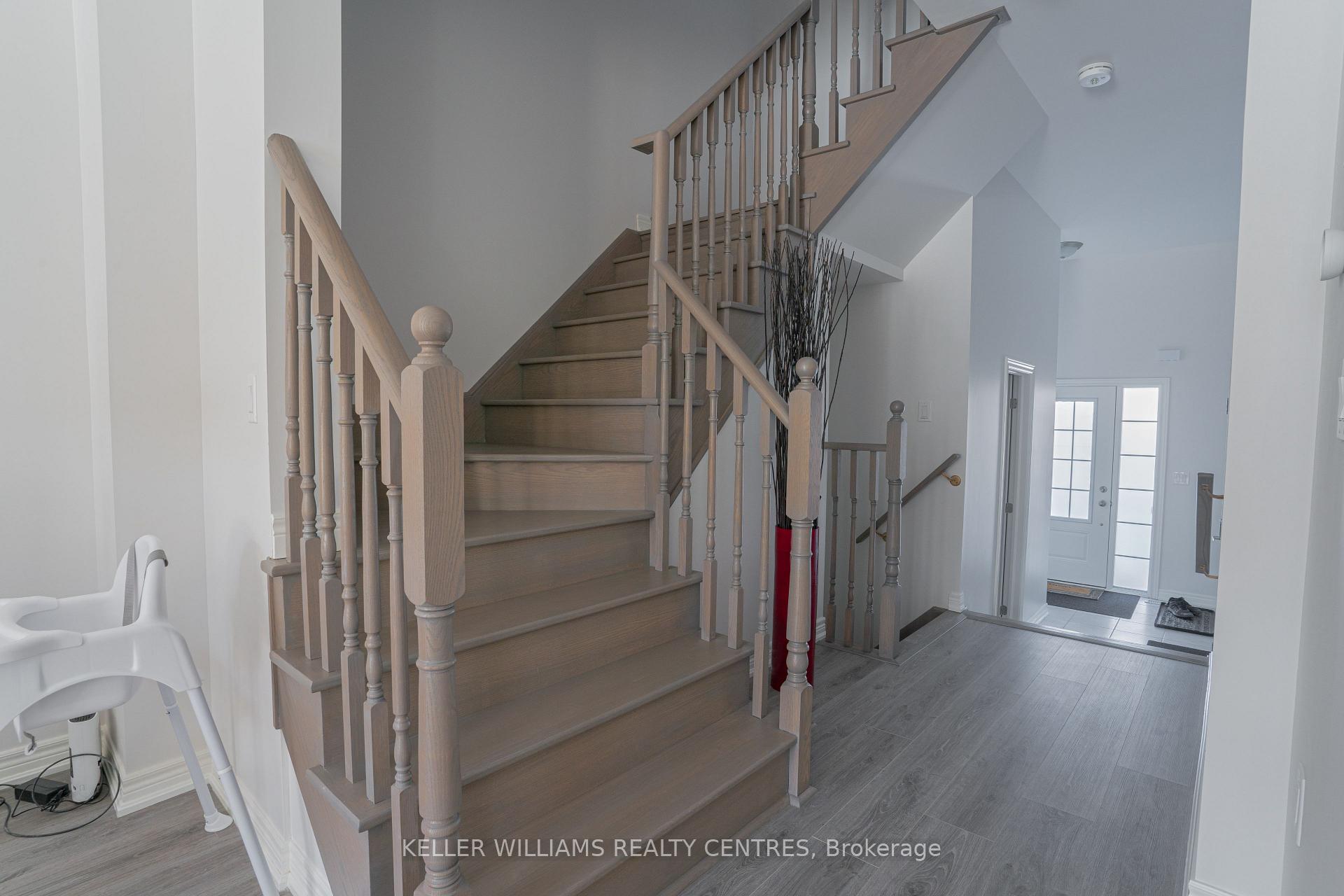 Photo 2 of 13 Churchlea Mews, Orillia — HOMEH