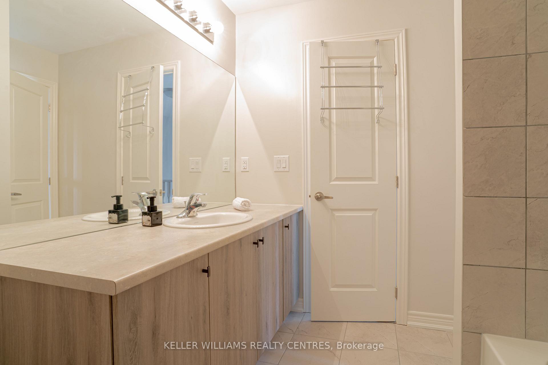 Photo 17 of 13 Churchlea Mews, Orillia — HOMEH