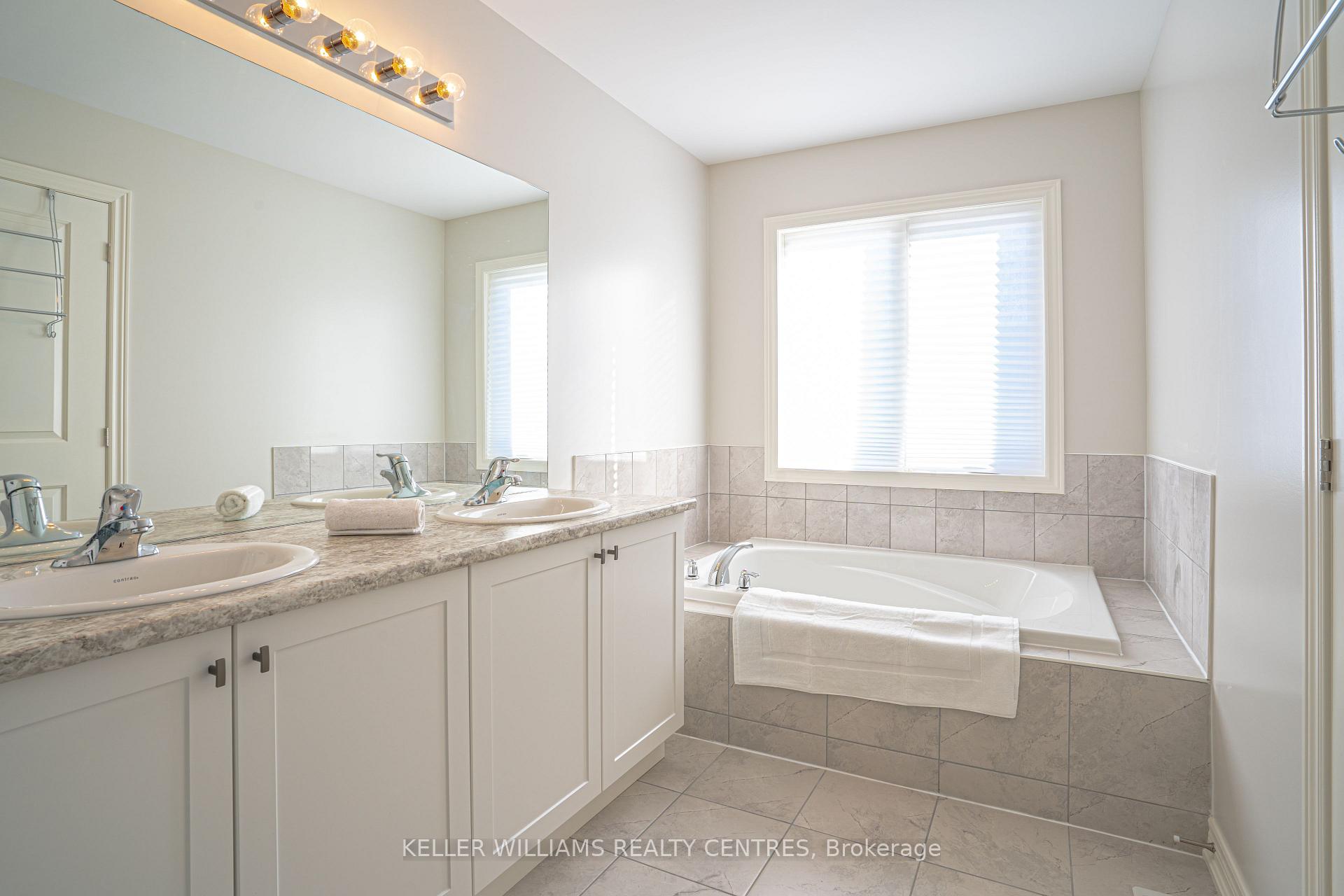 Photo 20 of 13 Churchlea Mews, Orillia — HOMEH