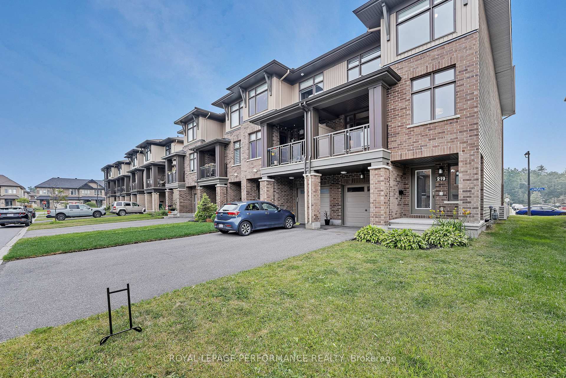 Photo 2 of 219 Dragonfly Walk, Ottawa, Mer Bleue/Bradley Estates/Anderson Park — HOMEH