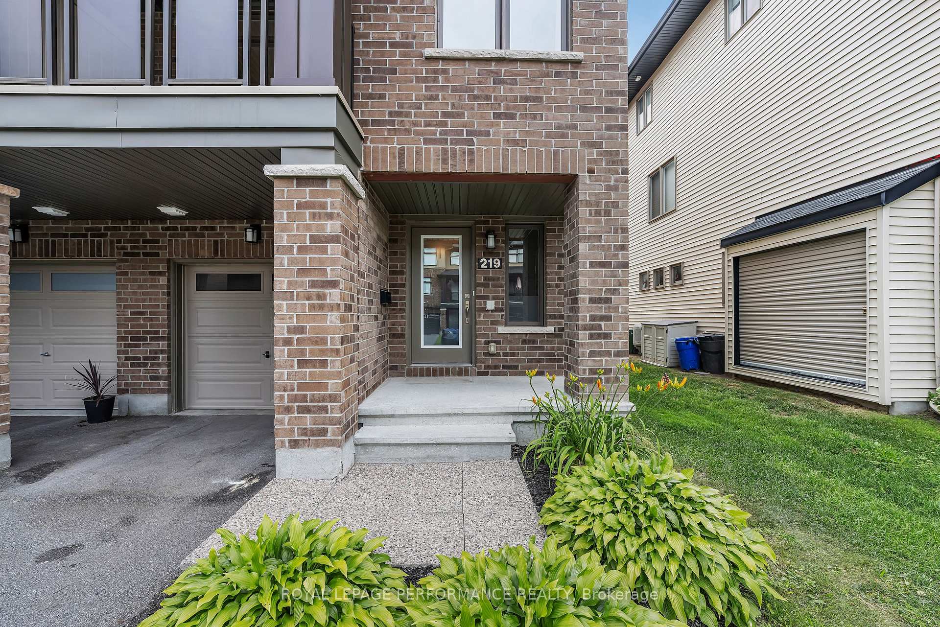 Photo 3 of 219 Dragonfly Walk, Ottawa, Mer Bleue/Bradley Estates/Anderson Park — HOMEH
