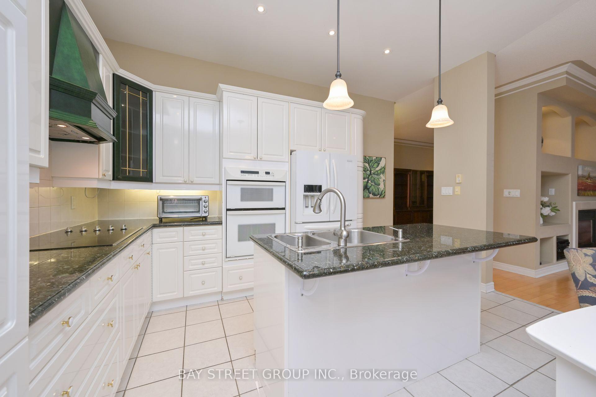 Photo 4 of 60 Trail Ridge Lane, Markham, Berczy — HOMEH