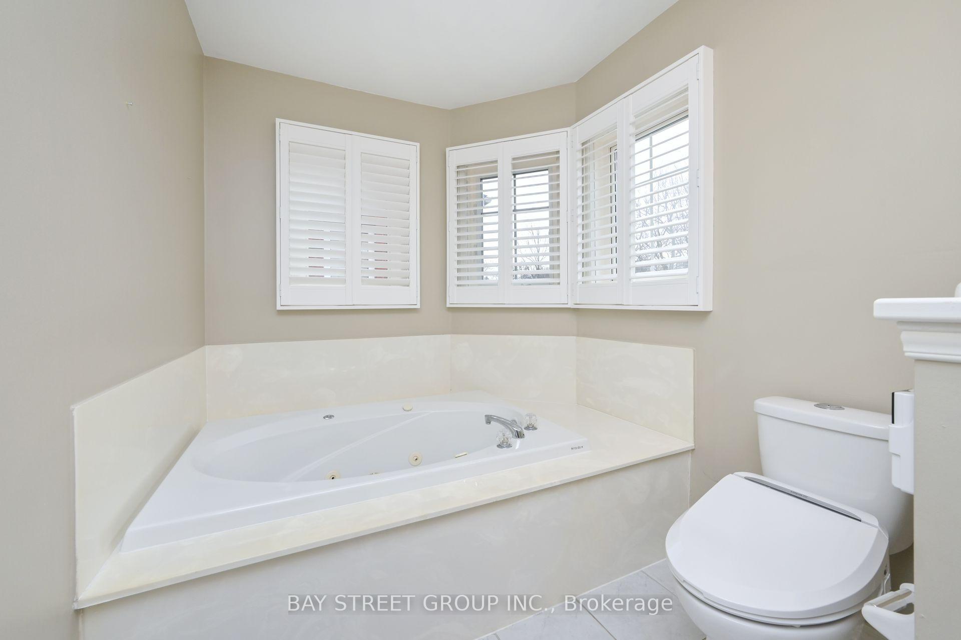 Photo 17 of 60 Trail Ridge Lane, Markham, Berczy — HOMEH