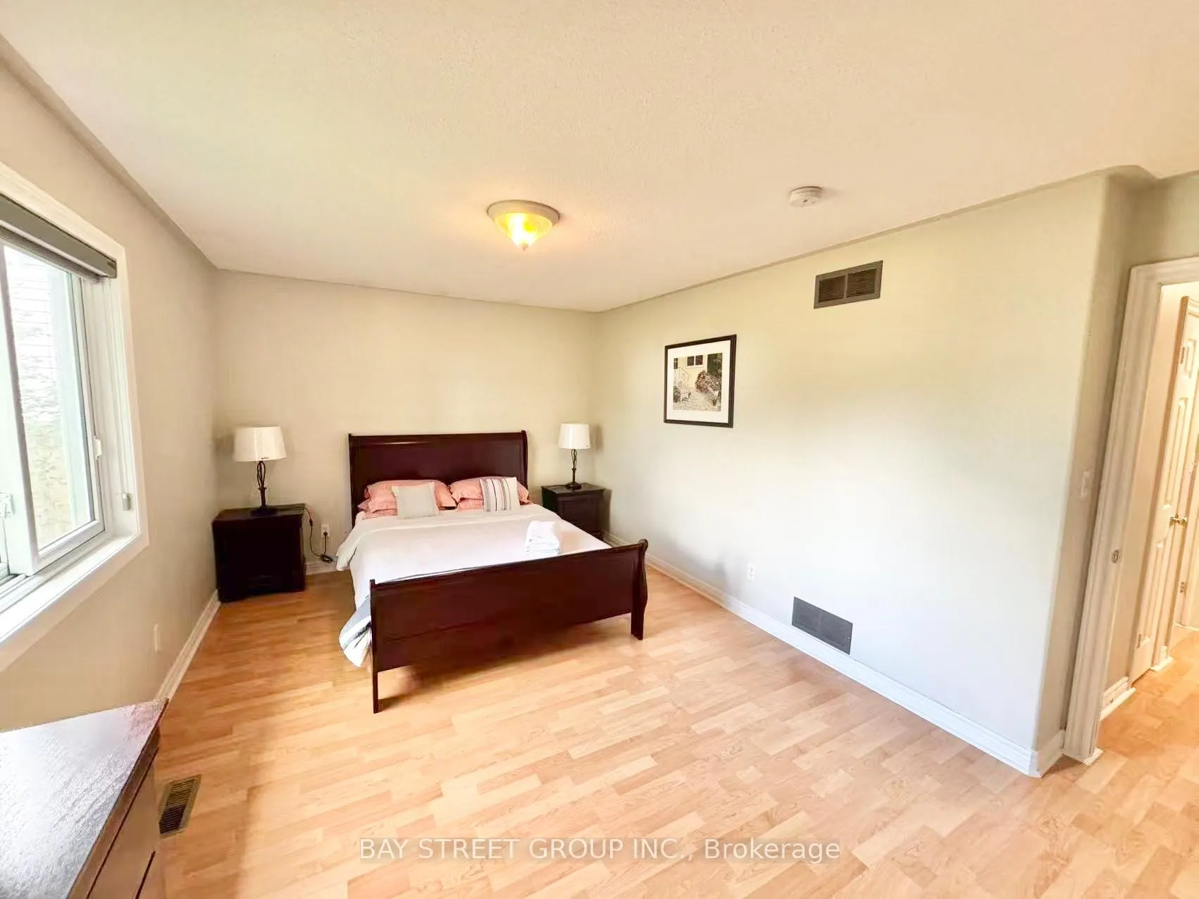 Photo 11 of 8189 Harvest Crescent, Niagara Falls, Ascot — HOMEH